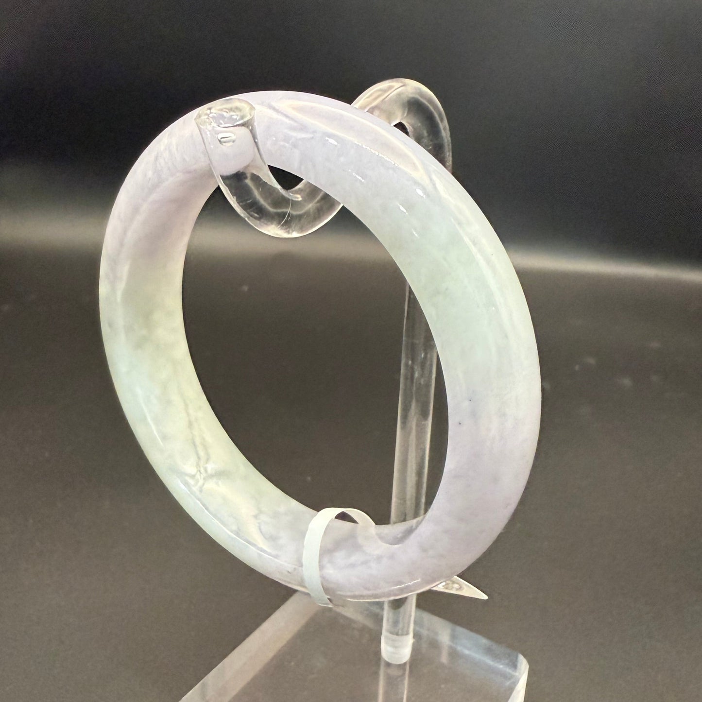 46. Snow cotton purplish and light green jade bangle