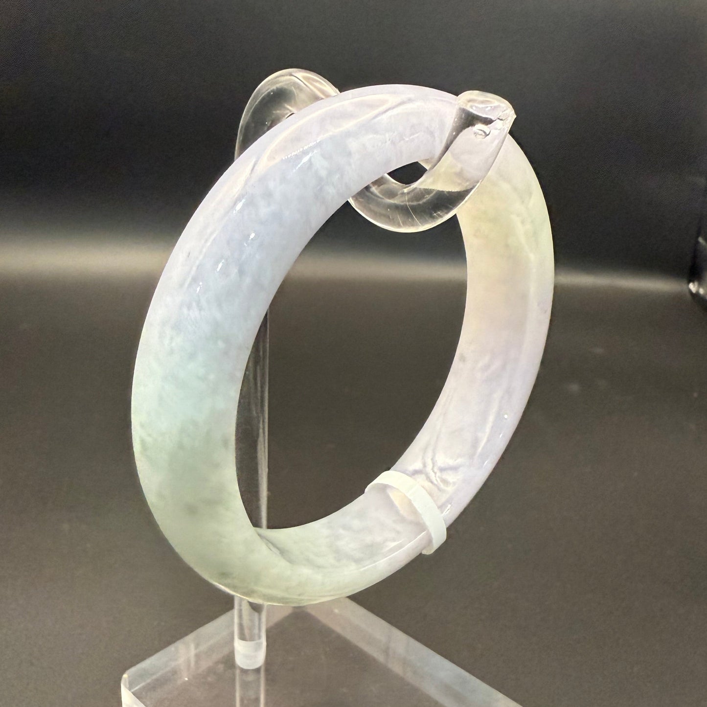 46. Snow cotton purplish and light green jade bangle