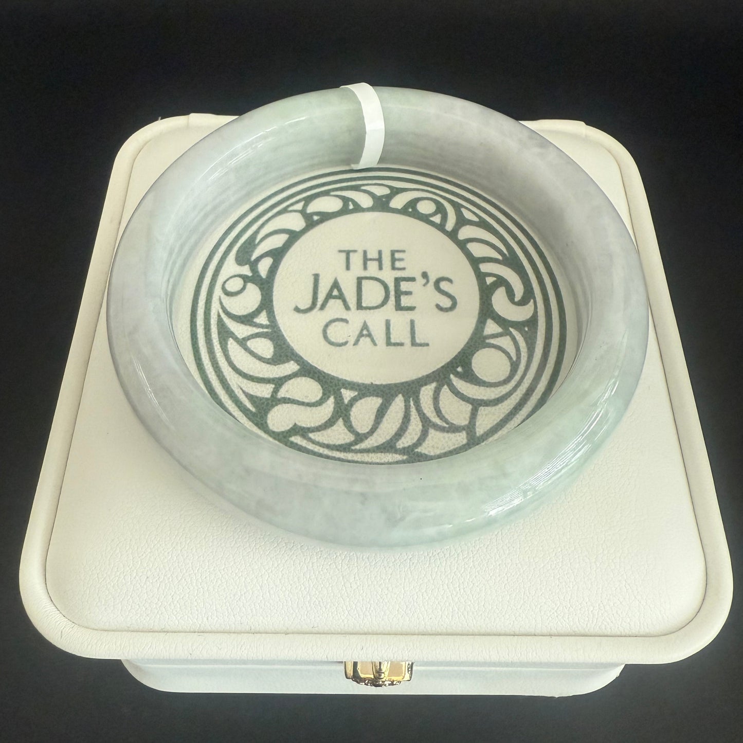 177. Light green appealing pastel Jade bangle