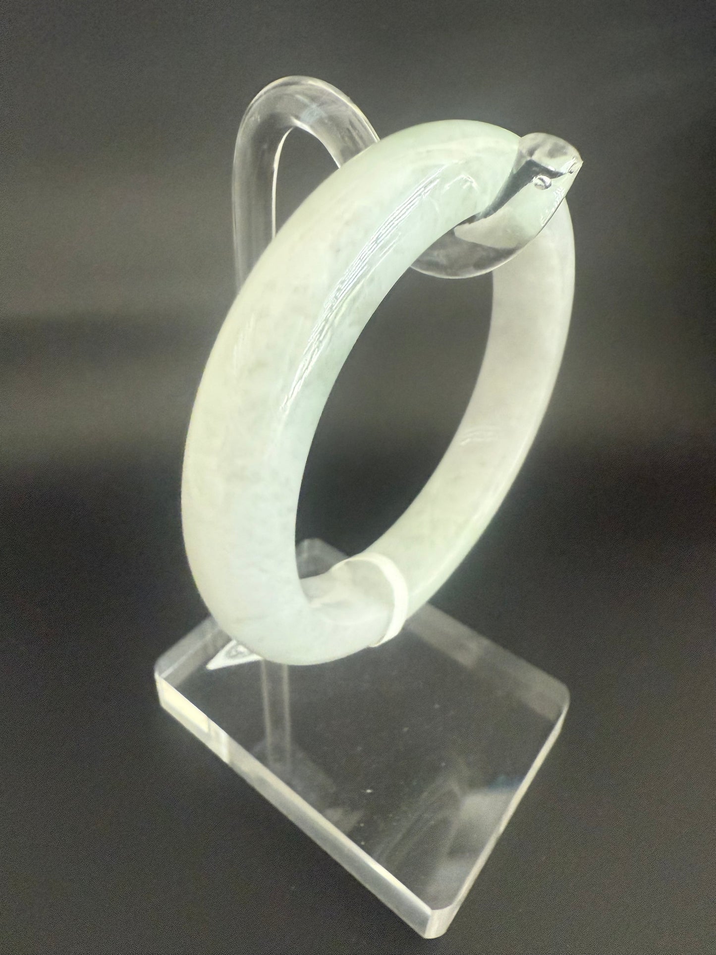 177. Light green appealing pastel Jade bangle