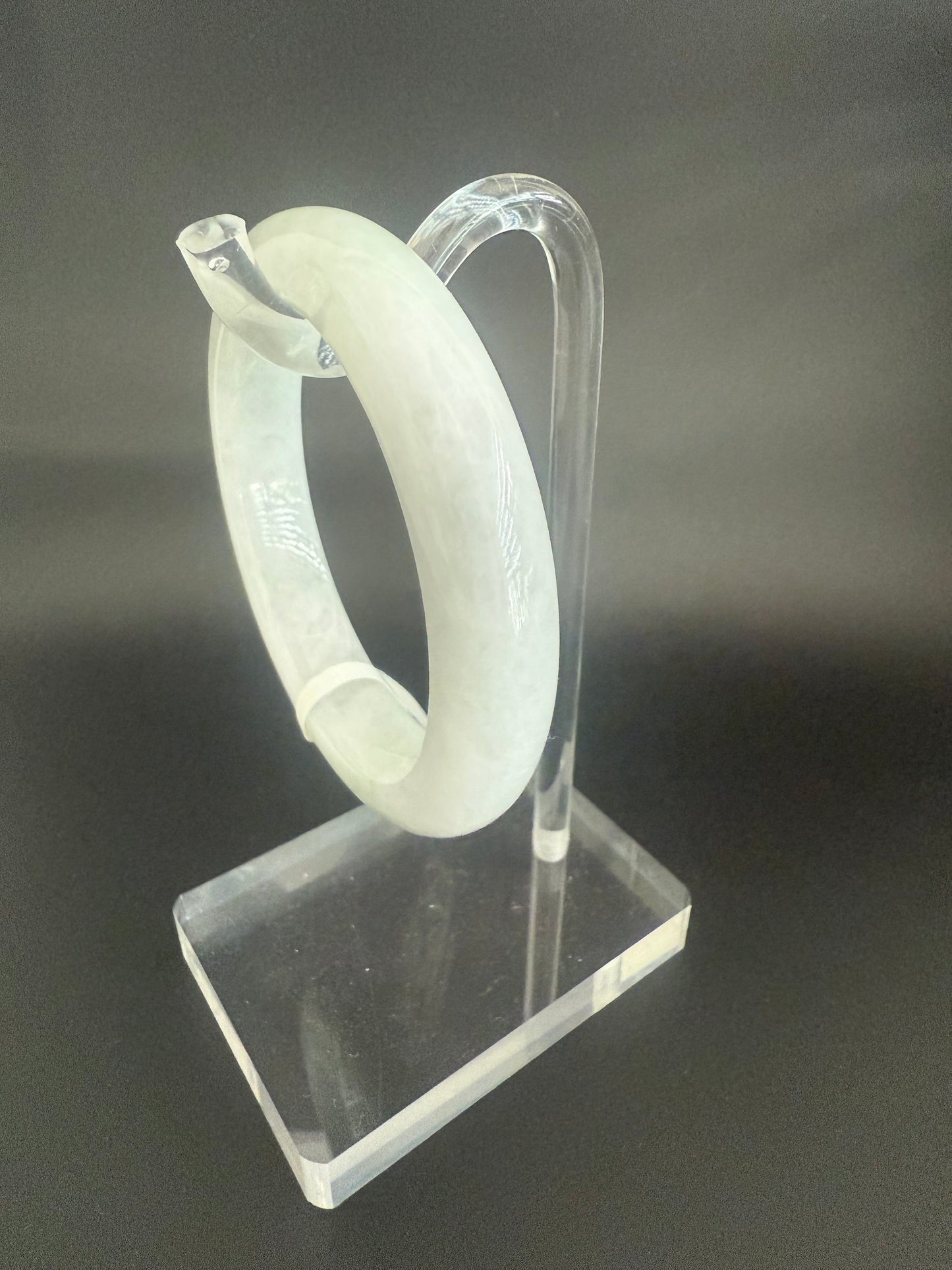 177. Light green appealing pastel Jade bangle
