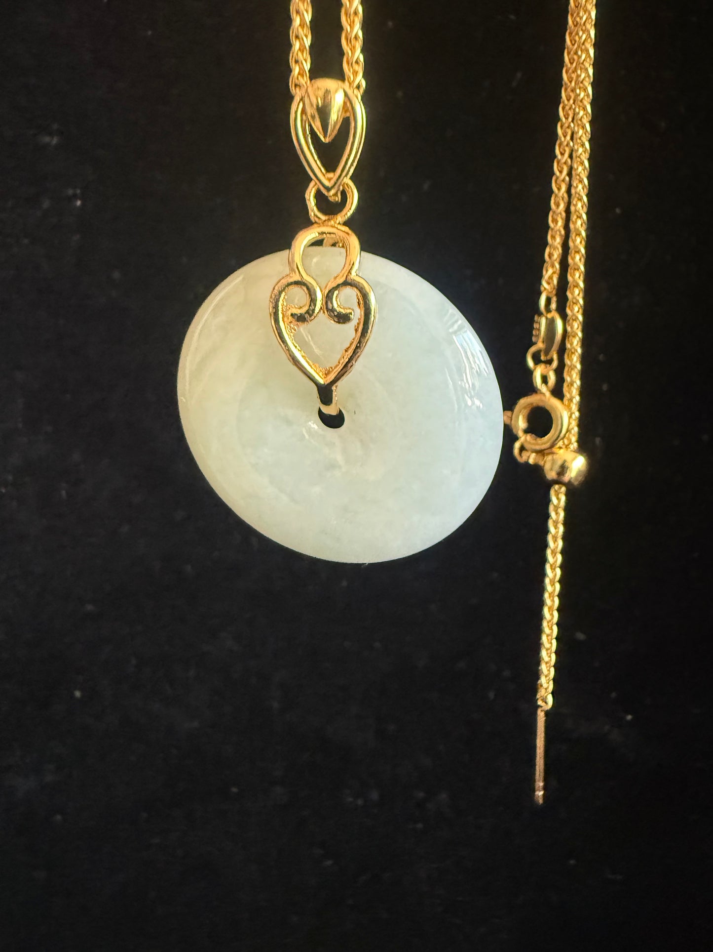 L28. Jade pendant with necklace - Safety button