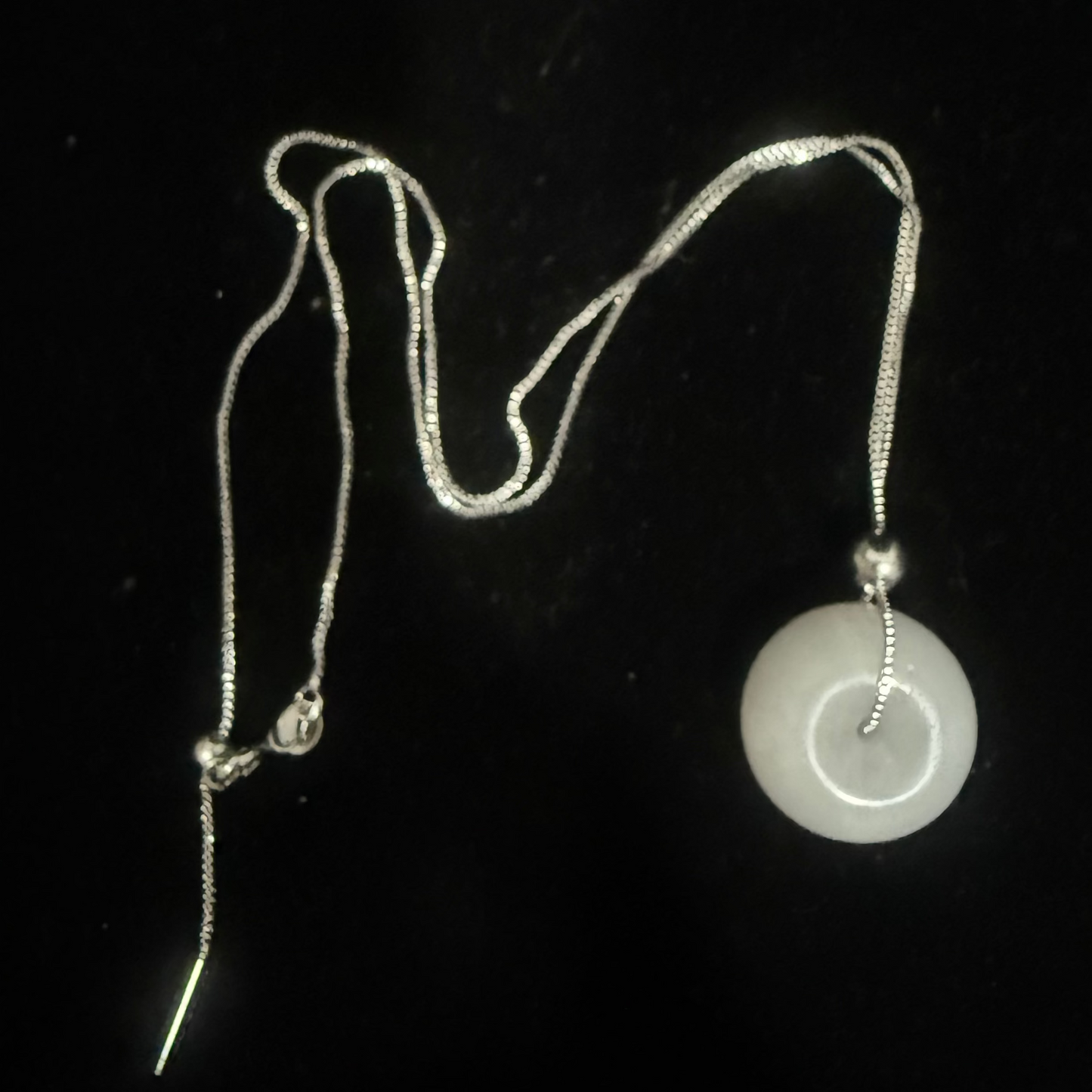 L21. Jade pendant with necklace - Meaty button