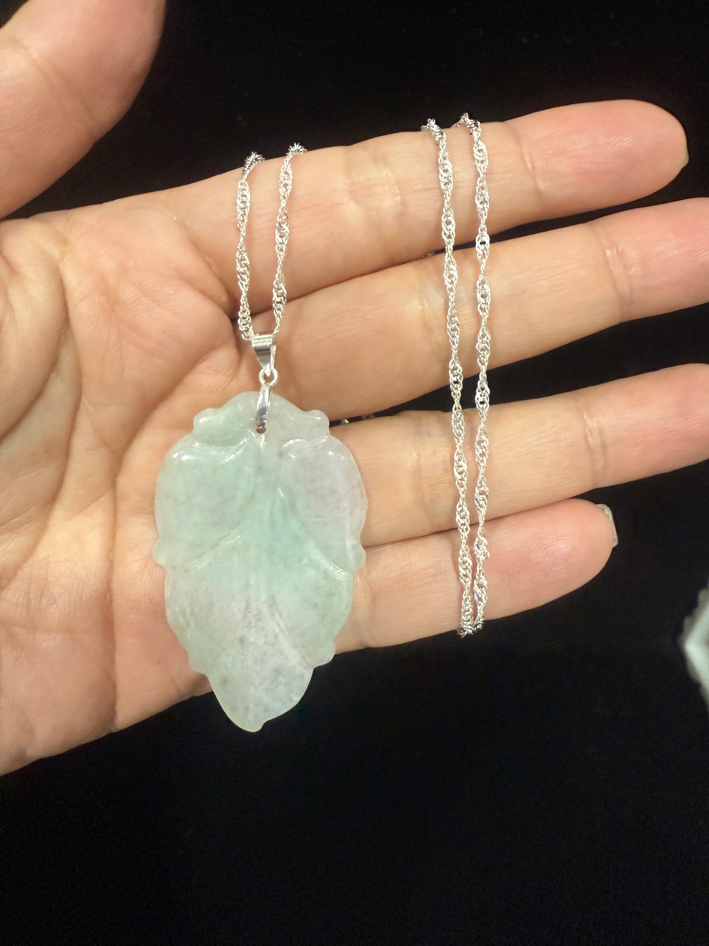 L20. Jade pendant with necklace - Lucky Leaf