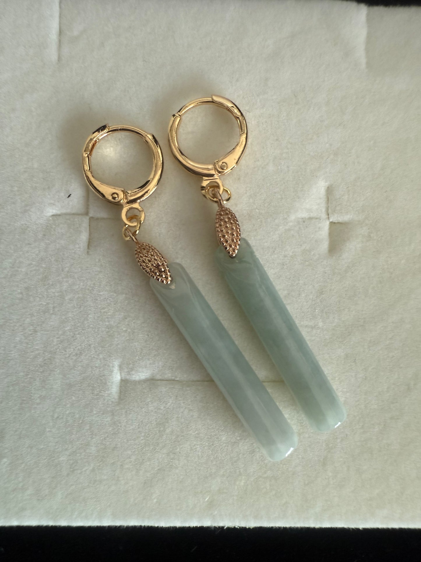 E337. Skinny cylindrical jade