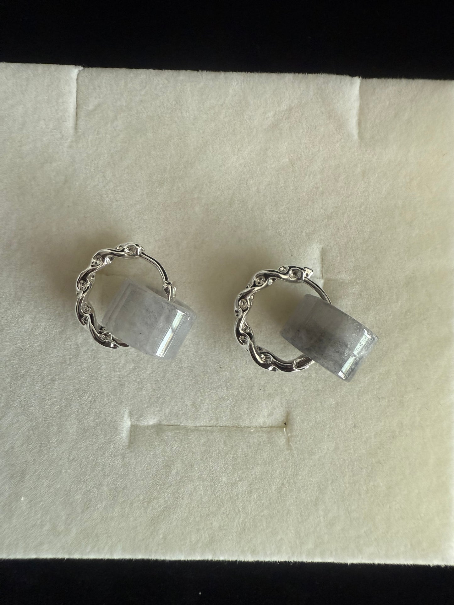 E335. Grey Jade Earring