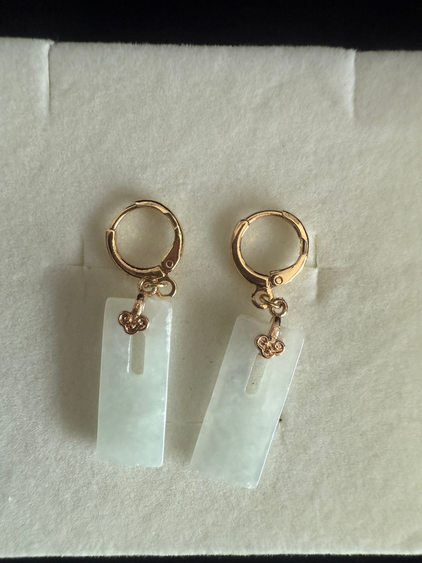 E333. Door Jade Earring