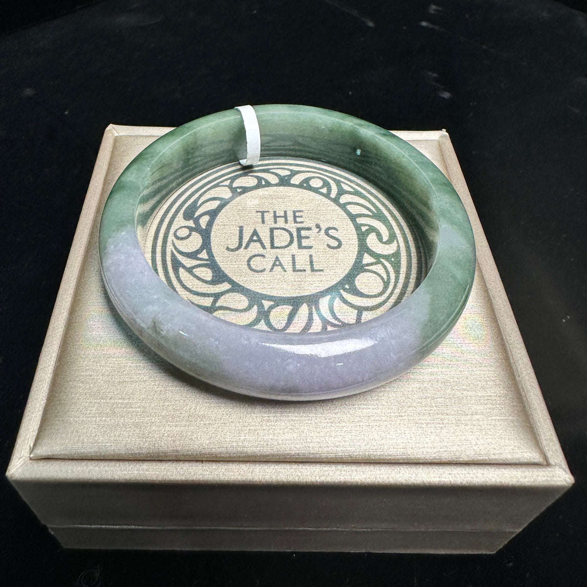 16. ダークグリーンとラベンダーの色合いの翡翠バングル – THE JADE