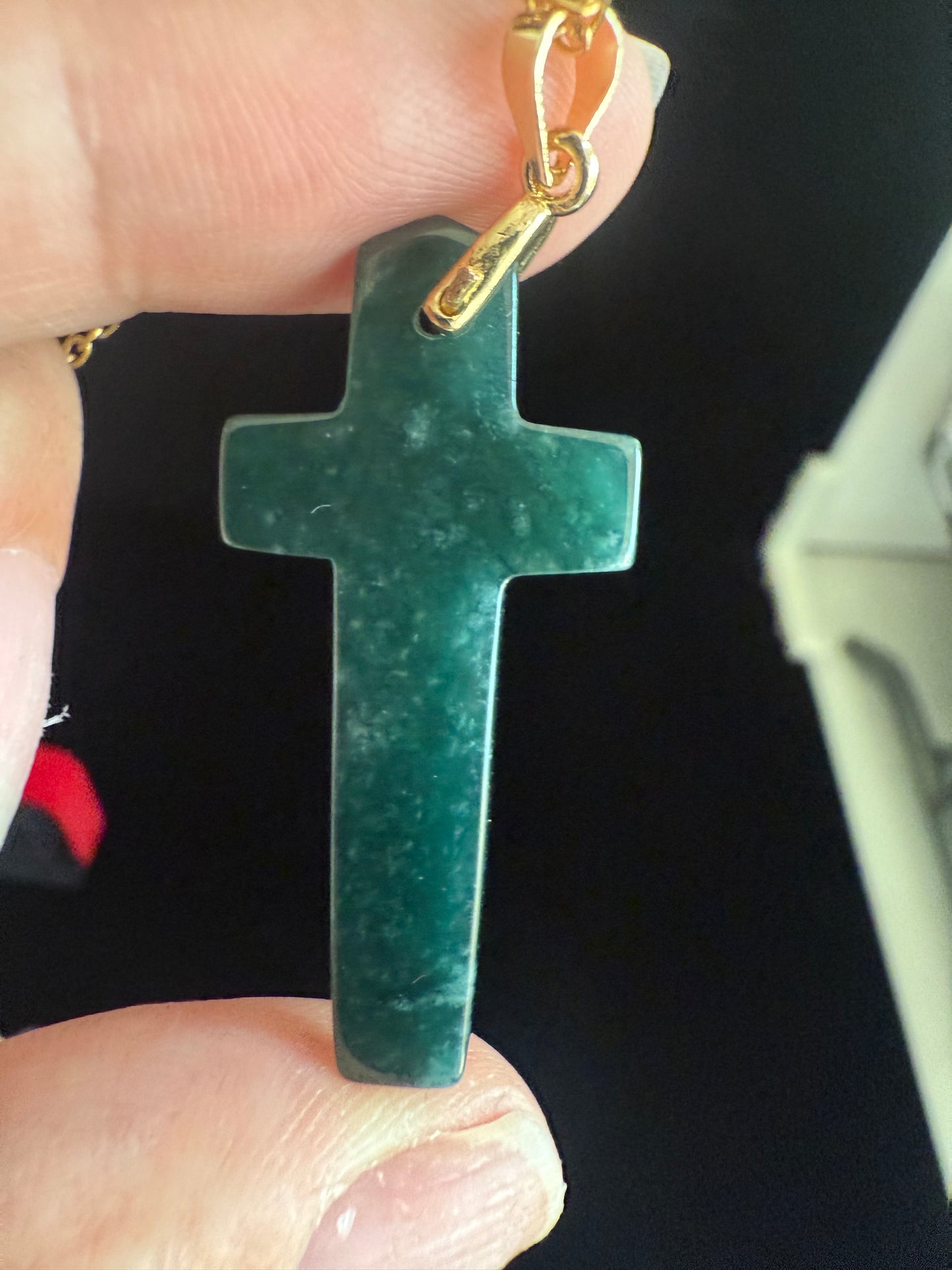 L27. Jade pendant with necklace - Cross