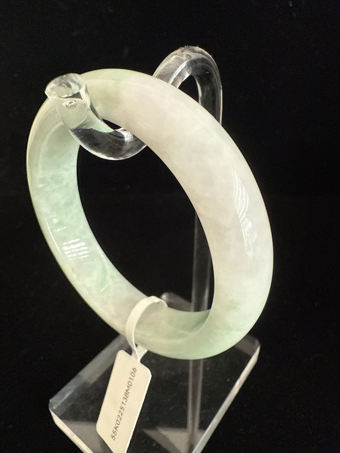 106. Light green infuse with cotton pattern Jade bangle