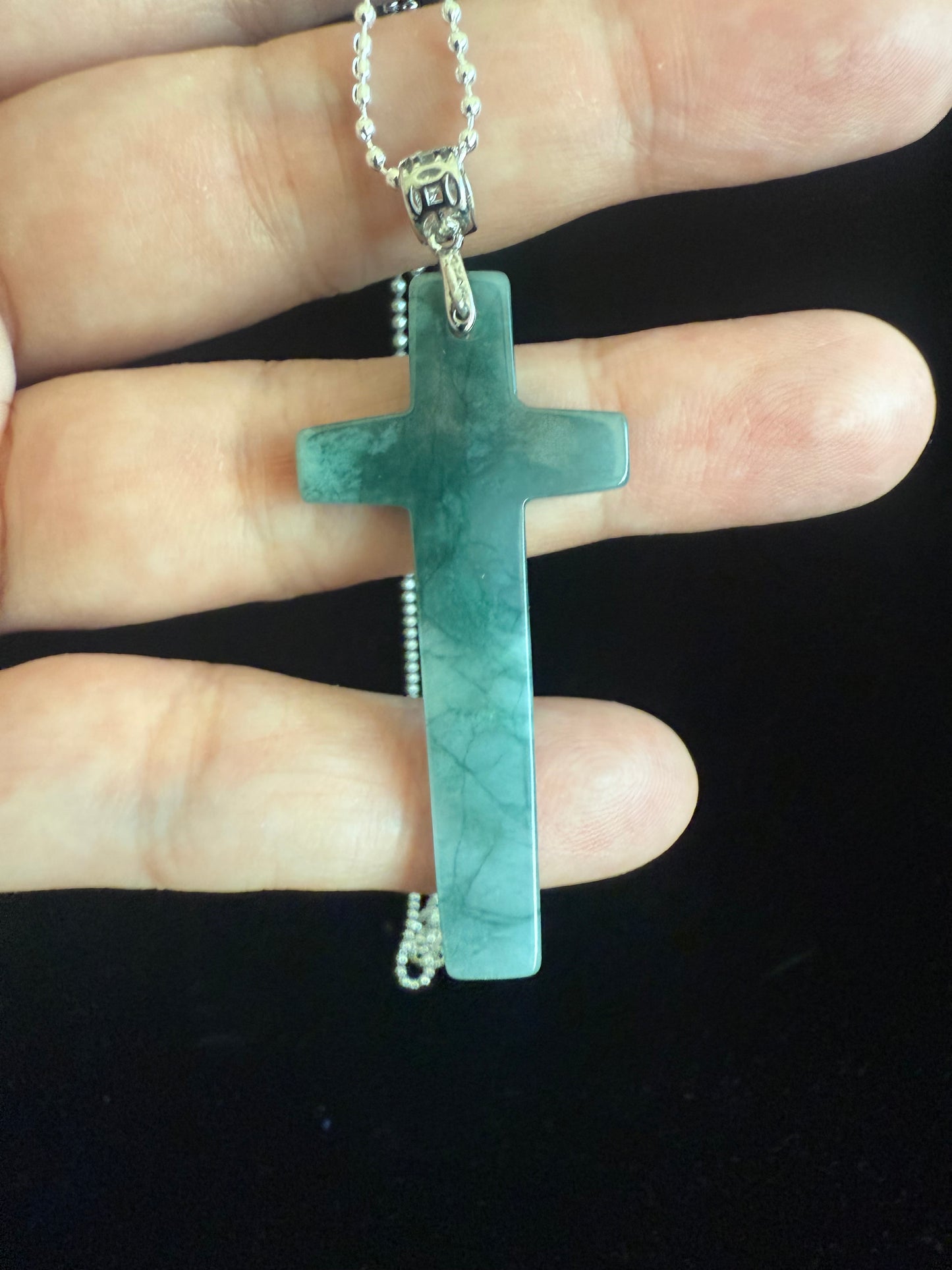 L26. Jade pendant with necklace - Cross
