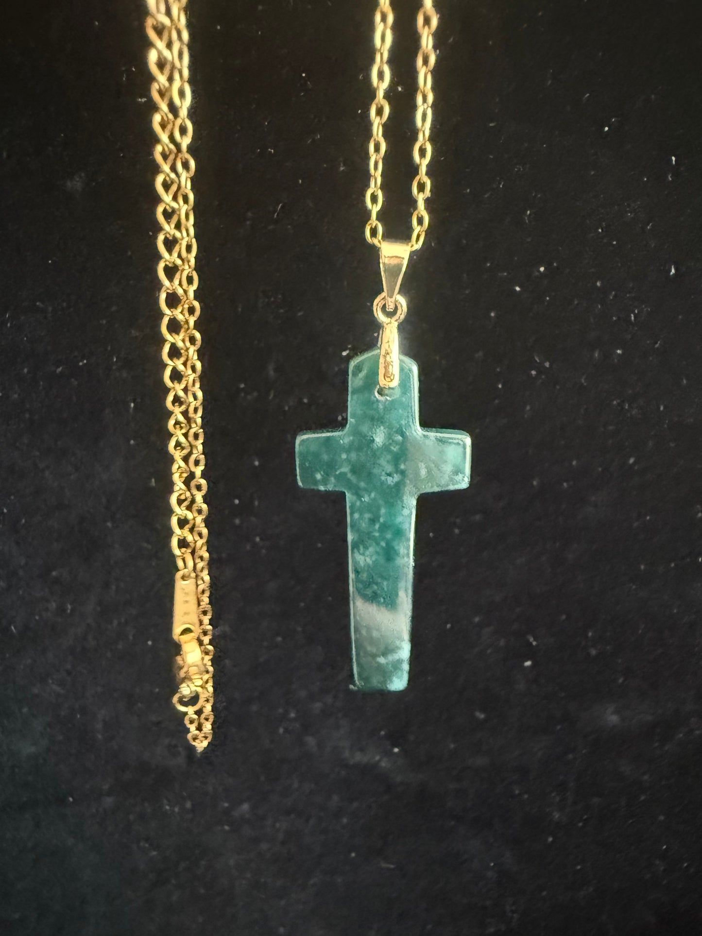 L27. Jade pendant with necklace - Cross
