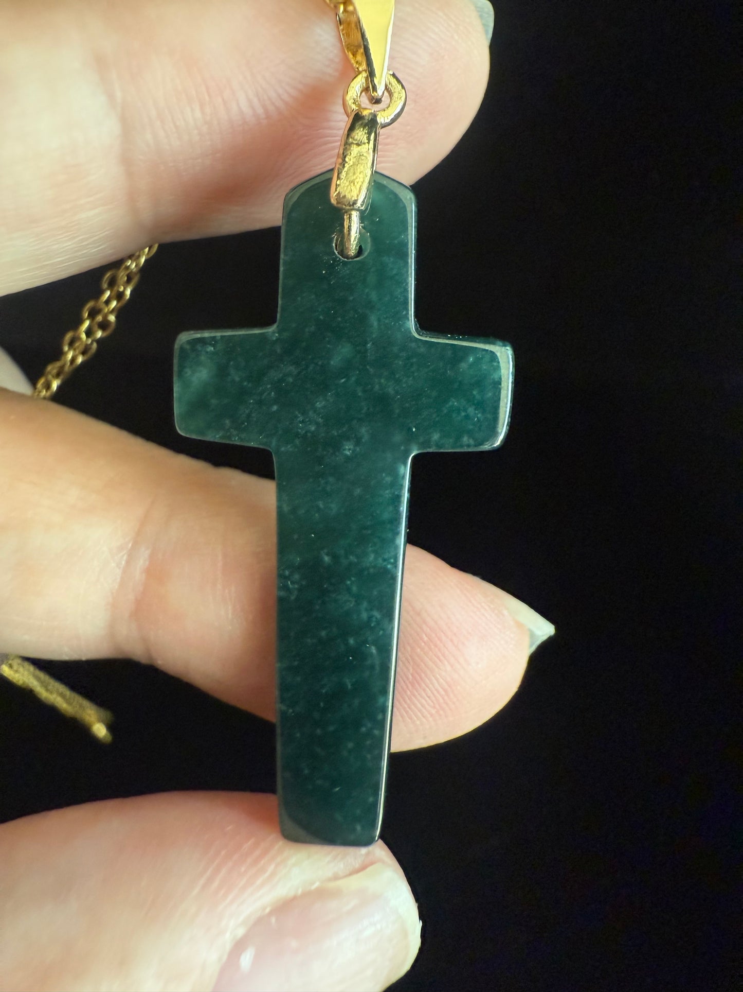 L27. Jade pendant with necklace - Cross
