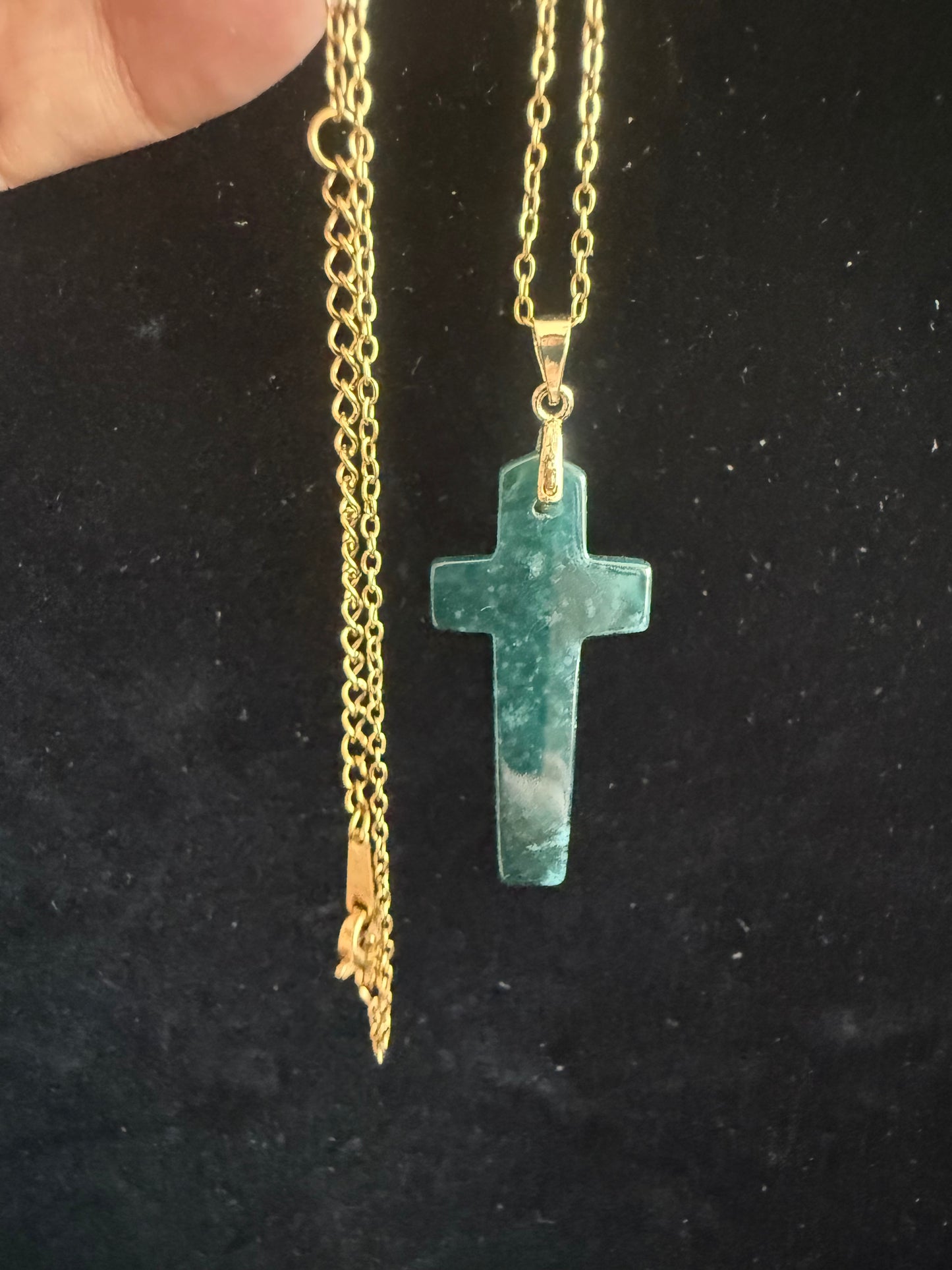L27. Jade pendant with necklace - Cross