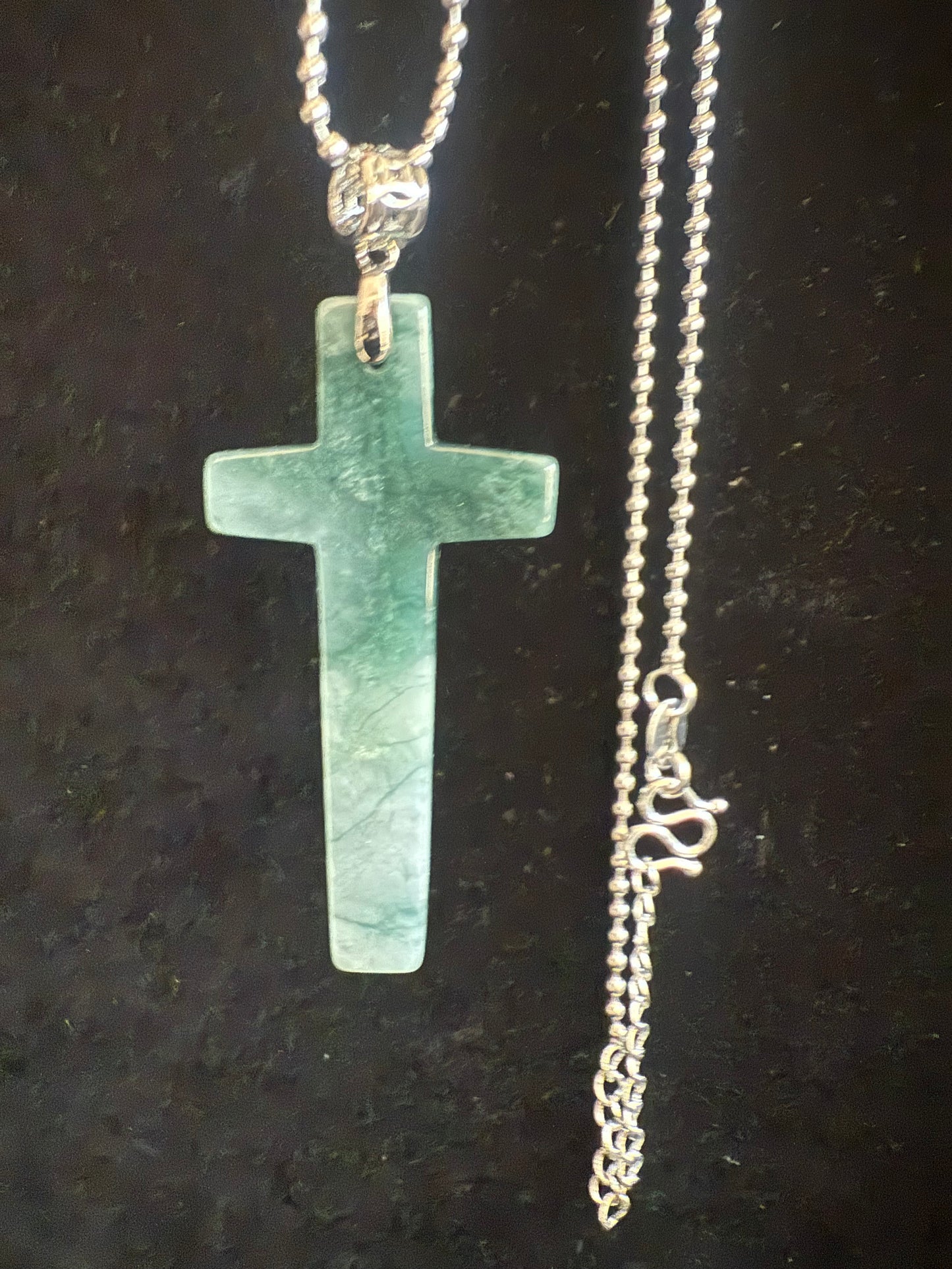 L26. Jade pendant with necklace - Cross