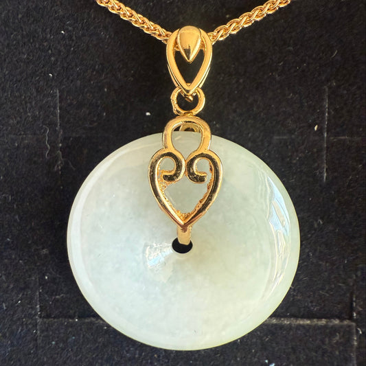 L28. Jade pendant with necklace - Safety button