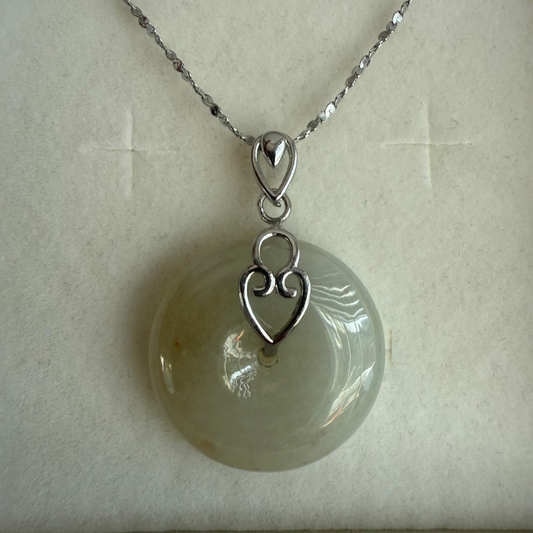 L23. Jade pendant with necklace -Safety button