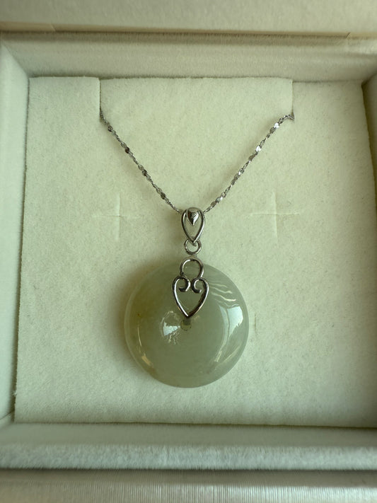 23. Jade pendant with necklace -SAFTY BUTTON
