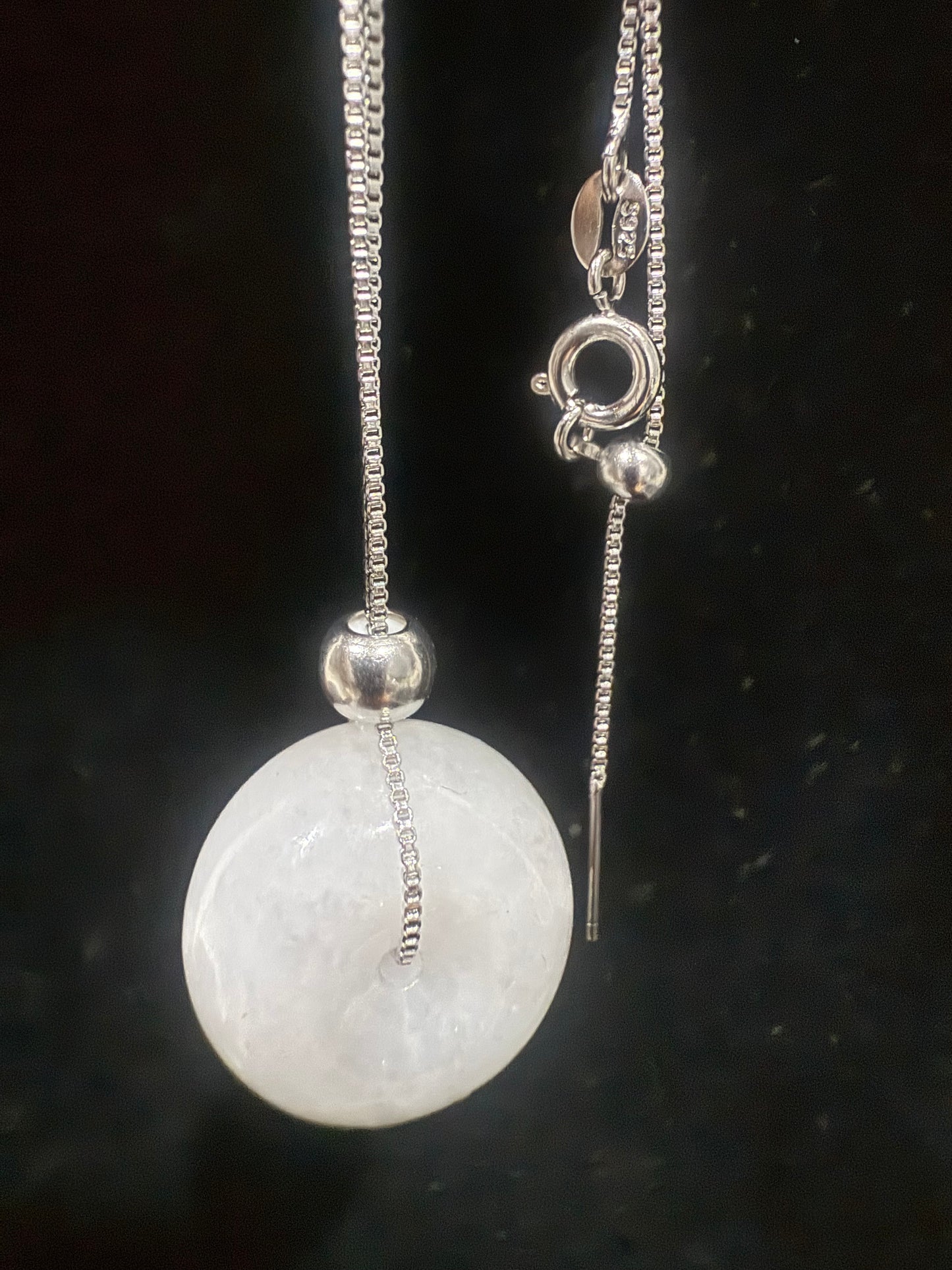 21. Jade pendant with necklace - meaty button