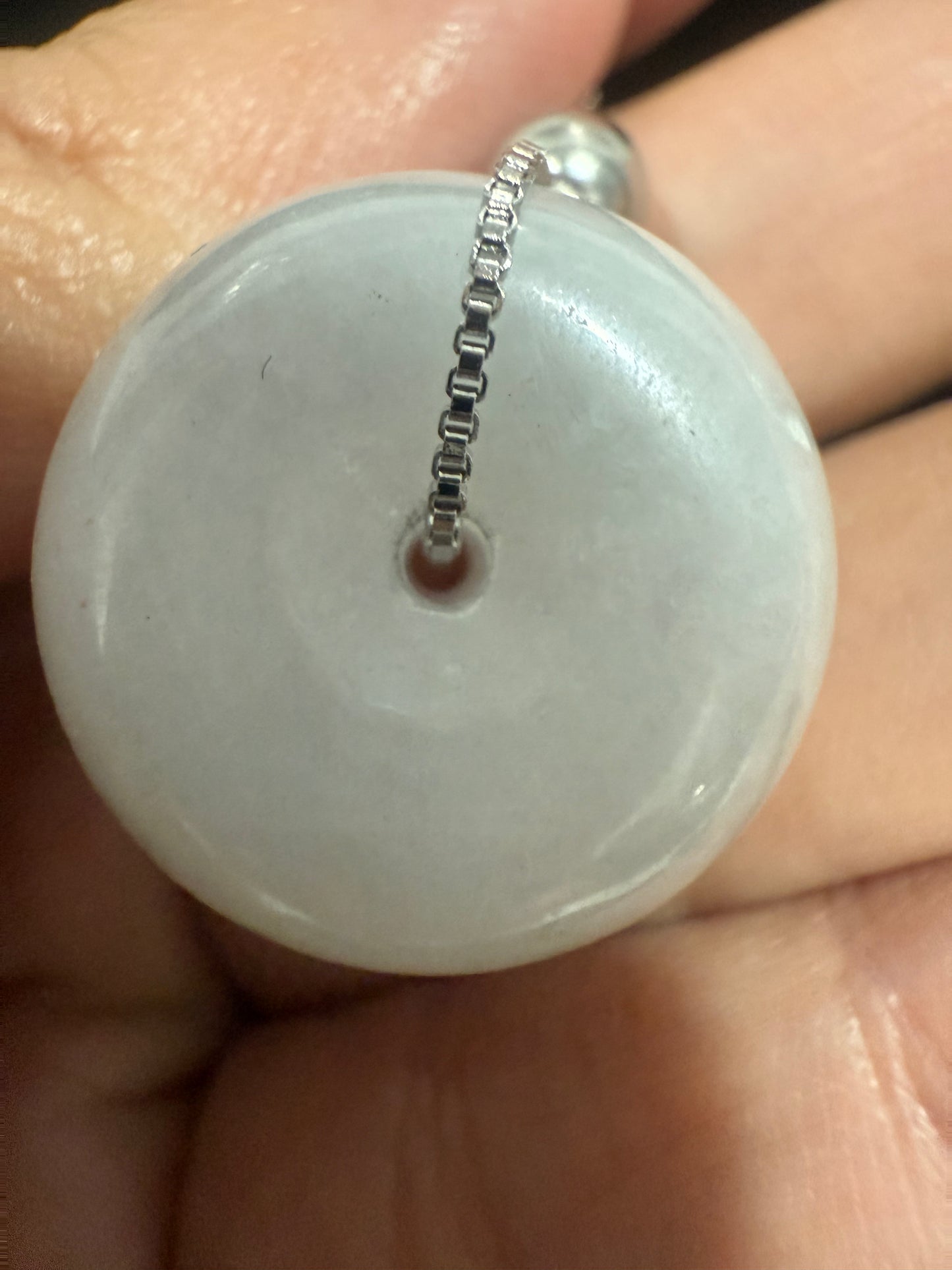 21. Jade pendant with necklace - meaty button