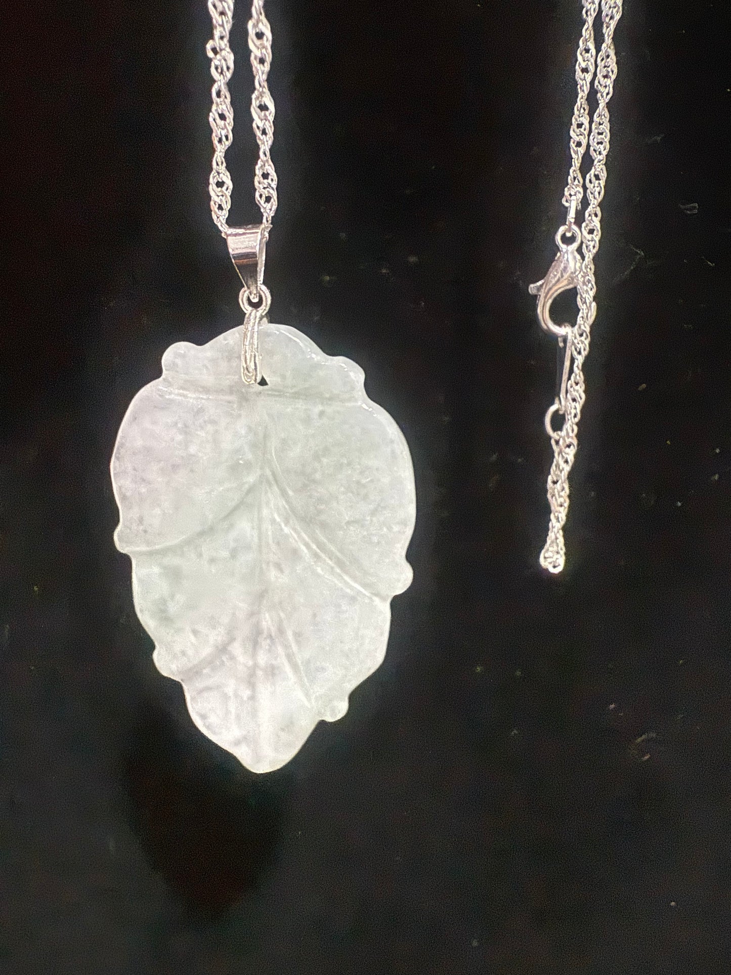 20. Jade pendant with necklace