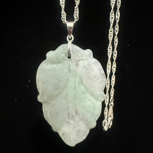 20. Jade pendant with necklace