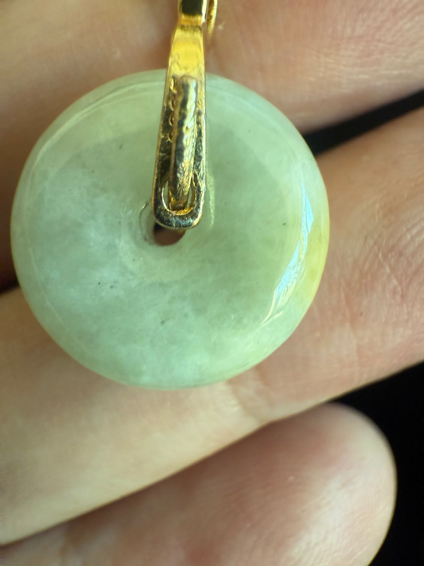 L25. Jade pendant with necklace - Safety button