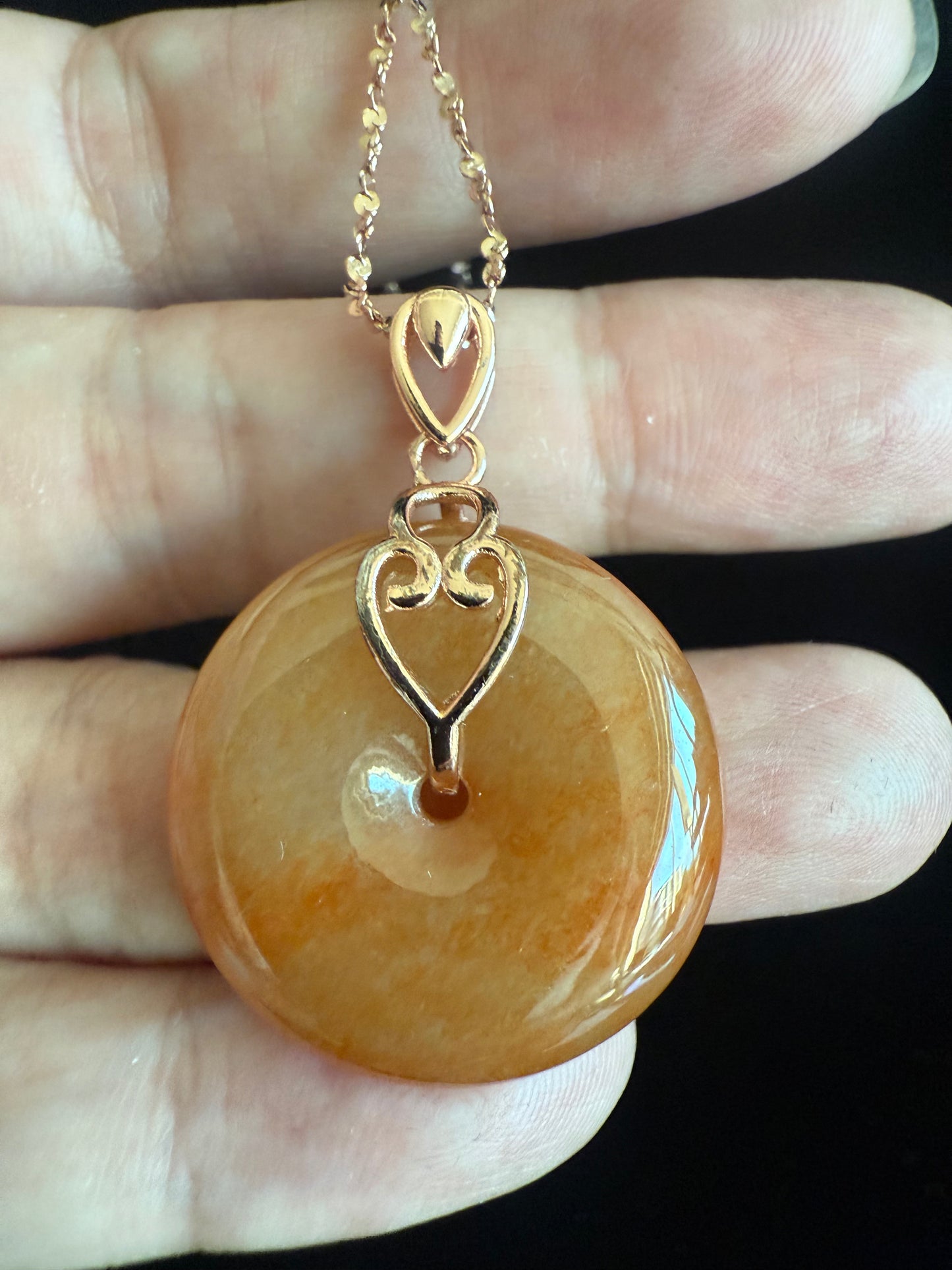 L24. Jade pendant with necklace - Safety button