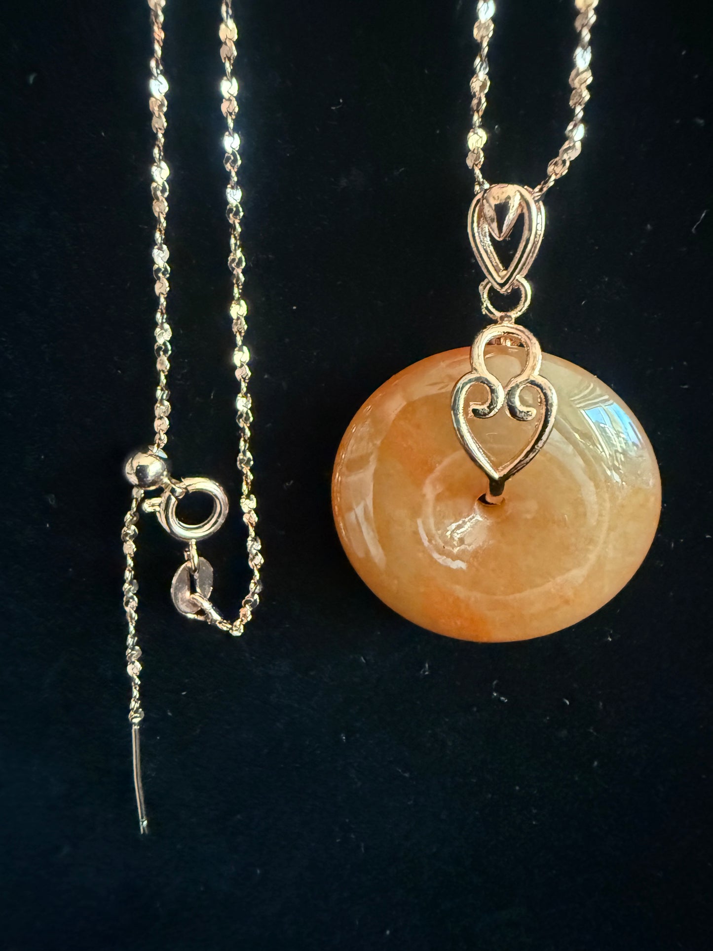 L24. Jade pendant with necklace - Safety button