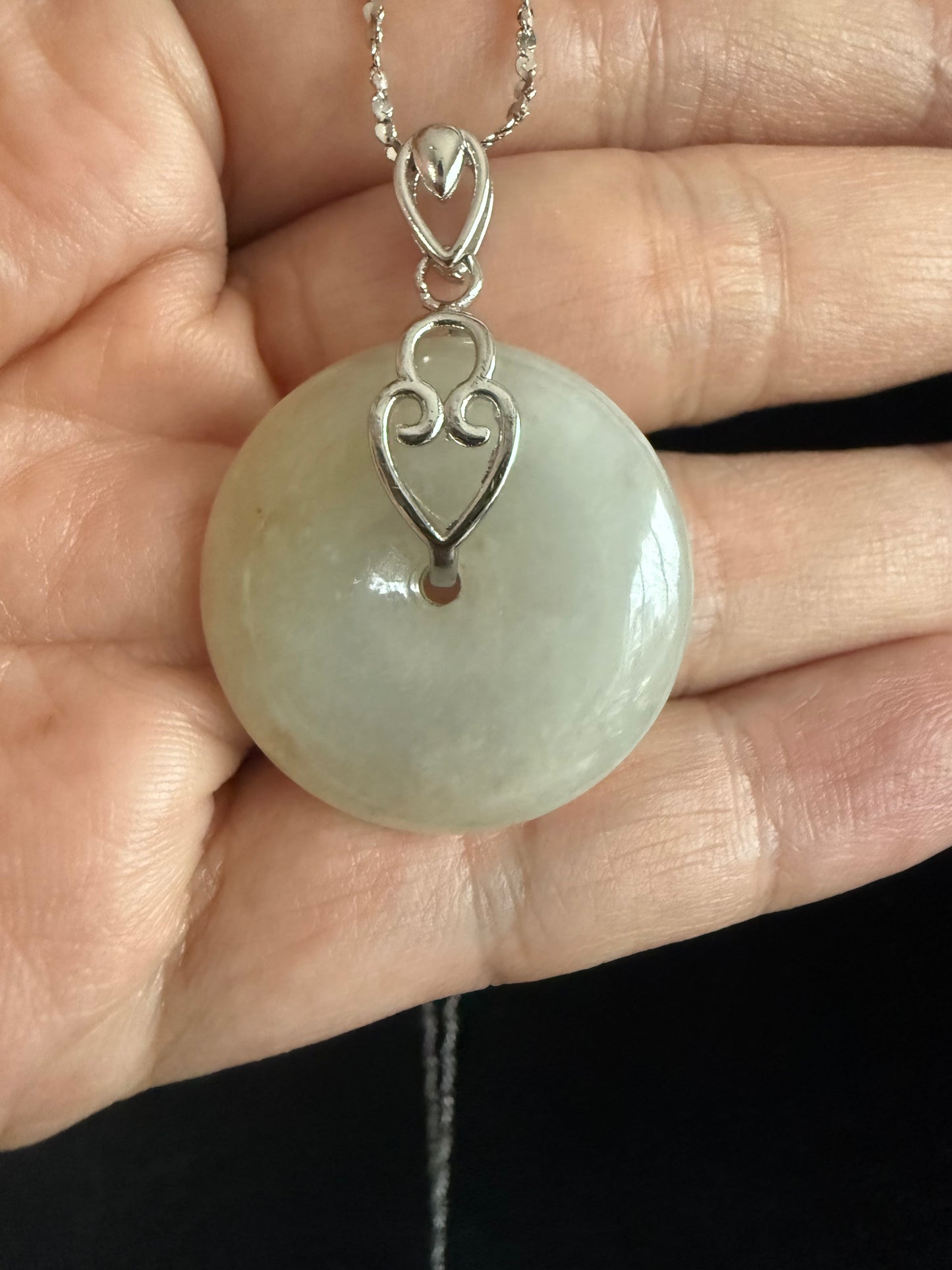 L23. Jade pendant with necklace -Safety button