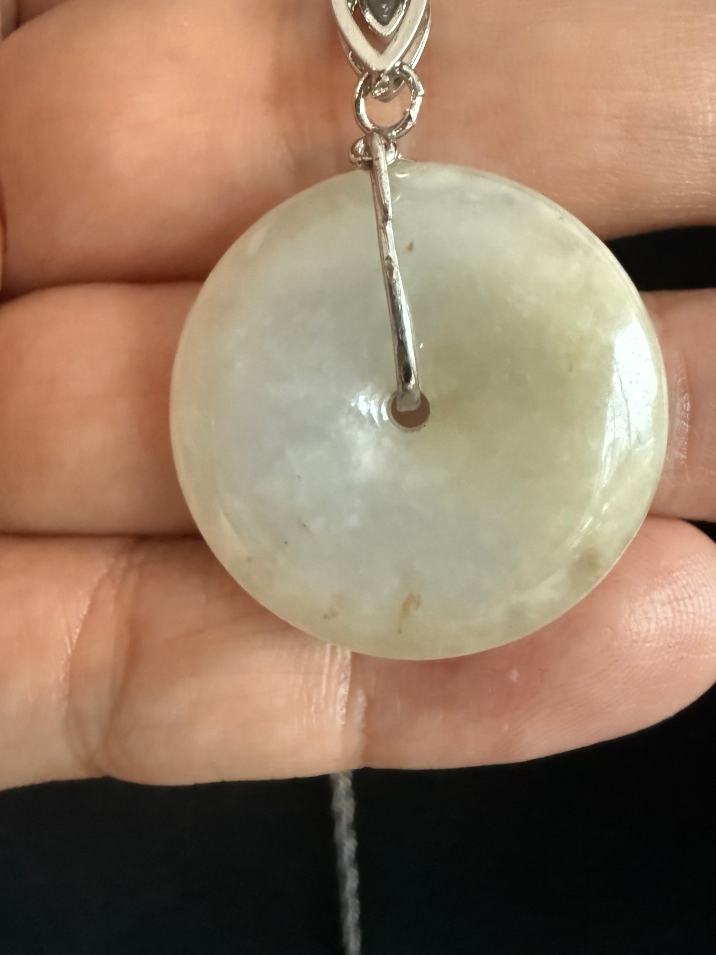 L23. Jade pendant with necklace -Safety button