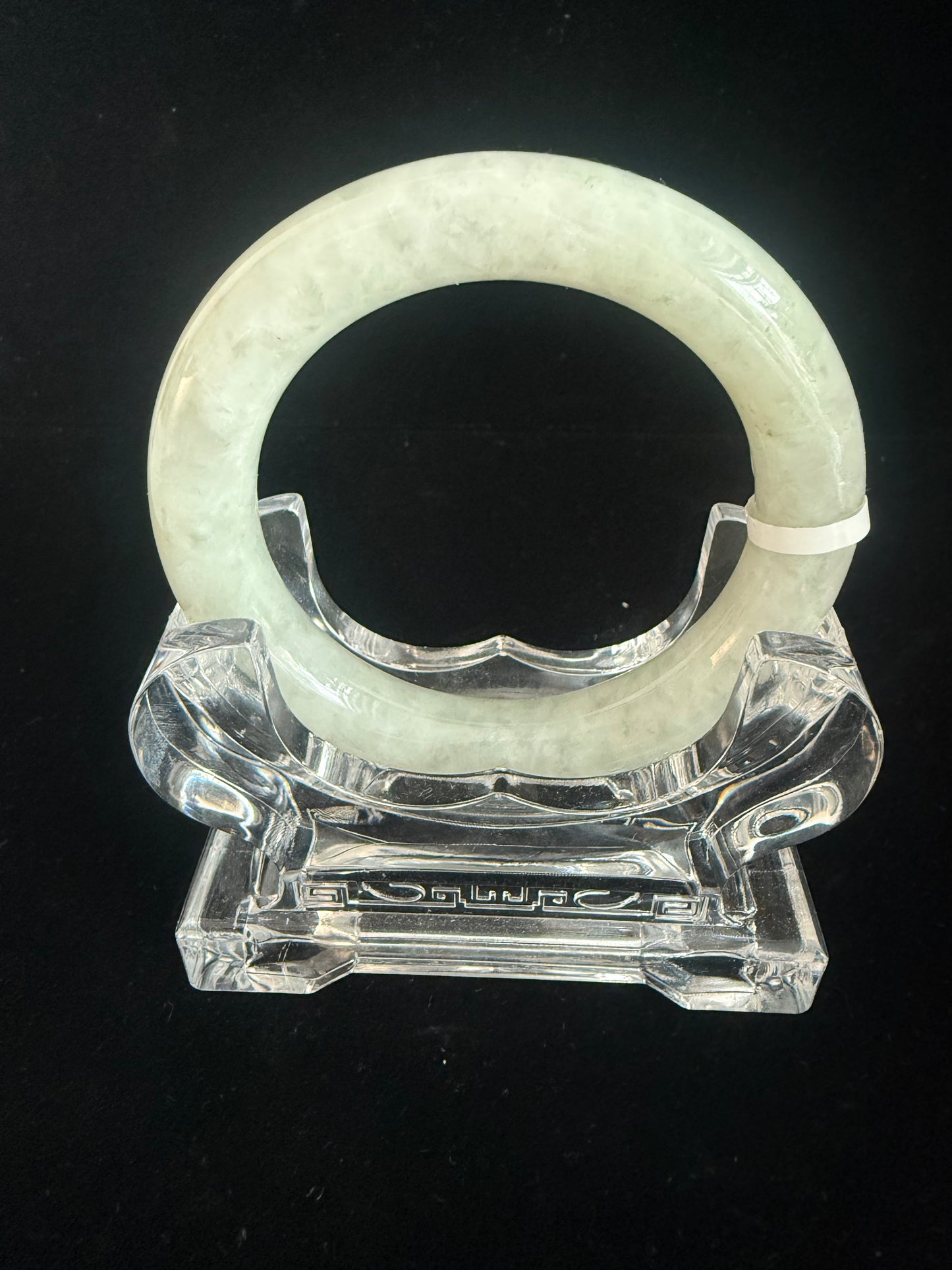 211. Cotton like yellow green Jade Bangle