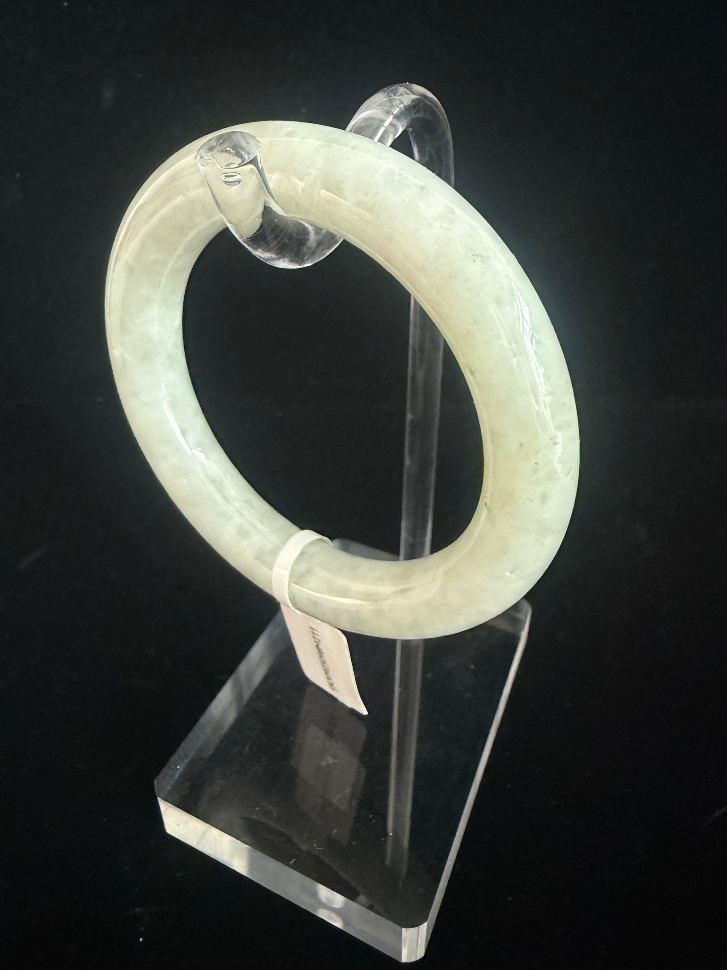 211. Cotton like yellow green Jade Bangle