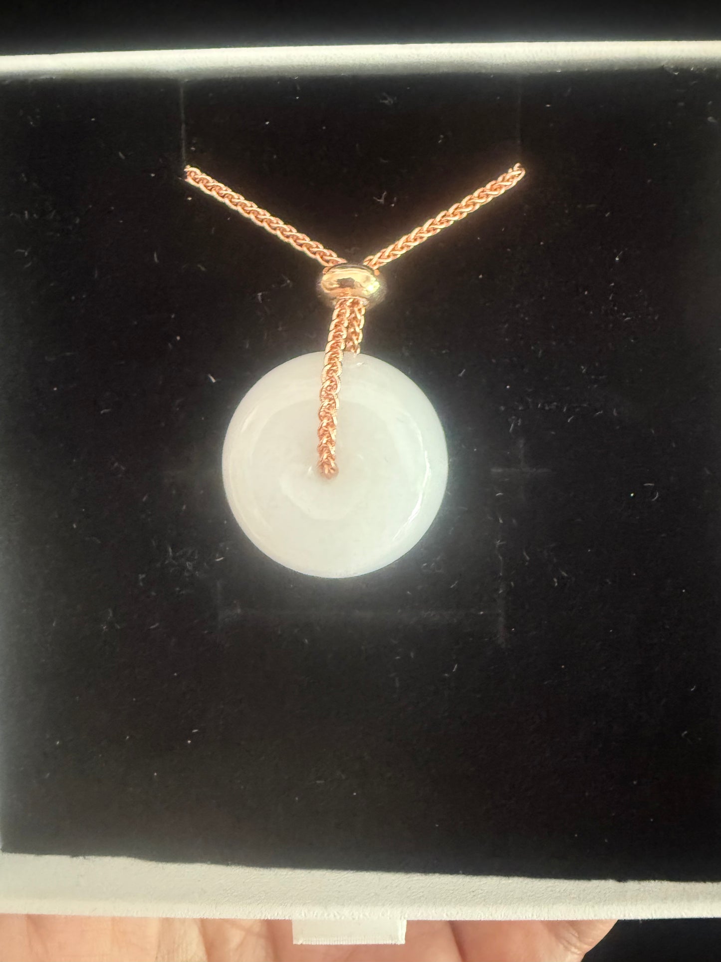 L30. Jade pendant with necklace - Meaty button