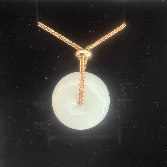 L30. Jade pendant with necklace - Meaty button