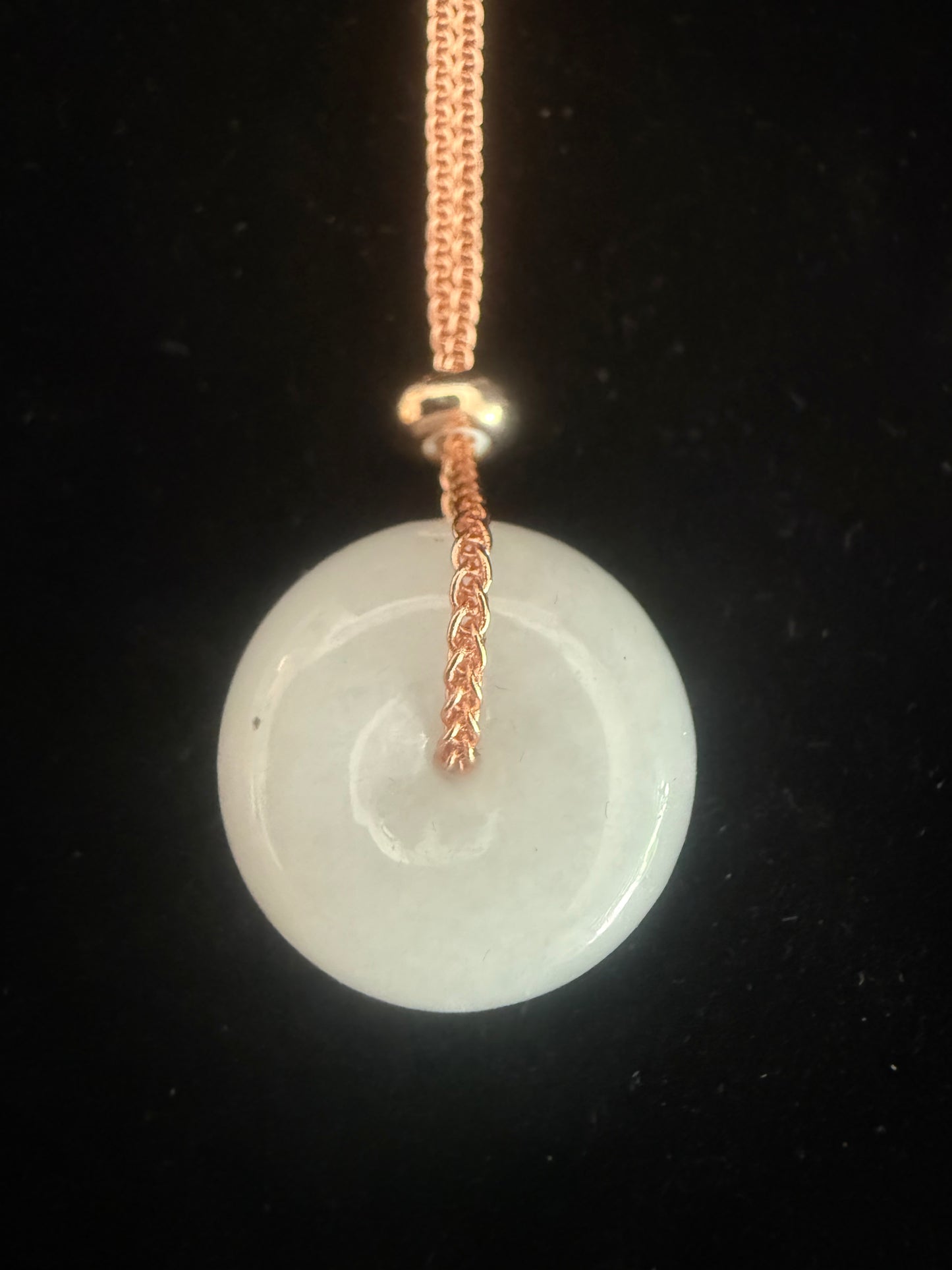 L30. Jade pendant with necklace - Meaty button