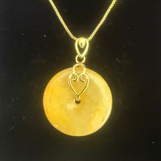 L32. Jade pendant with necklace -Safety button