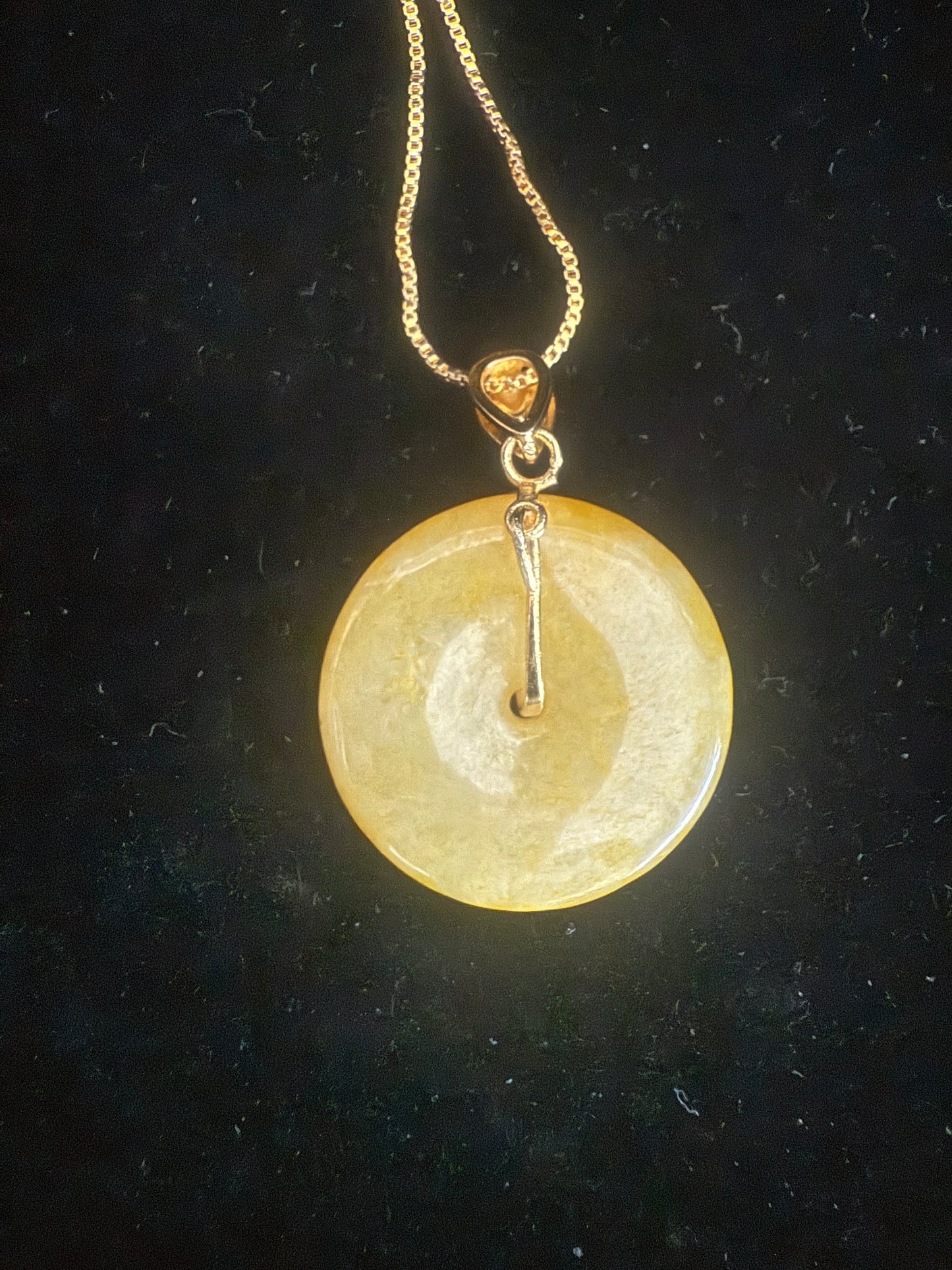 L32. Jade pendant with necklace -Safety button