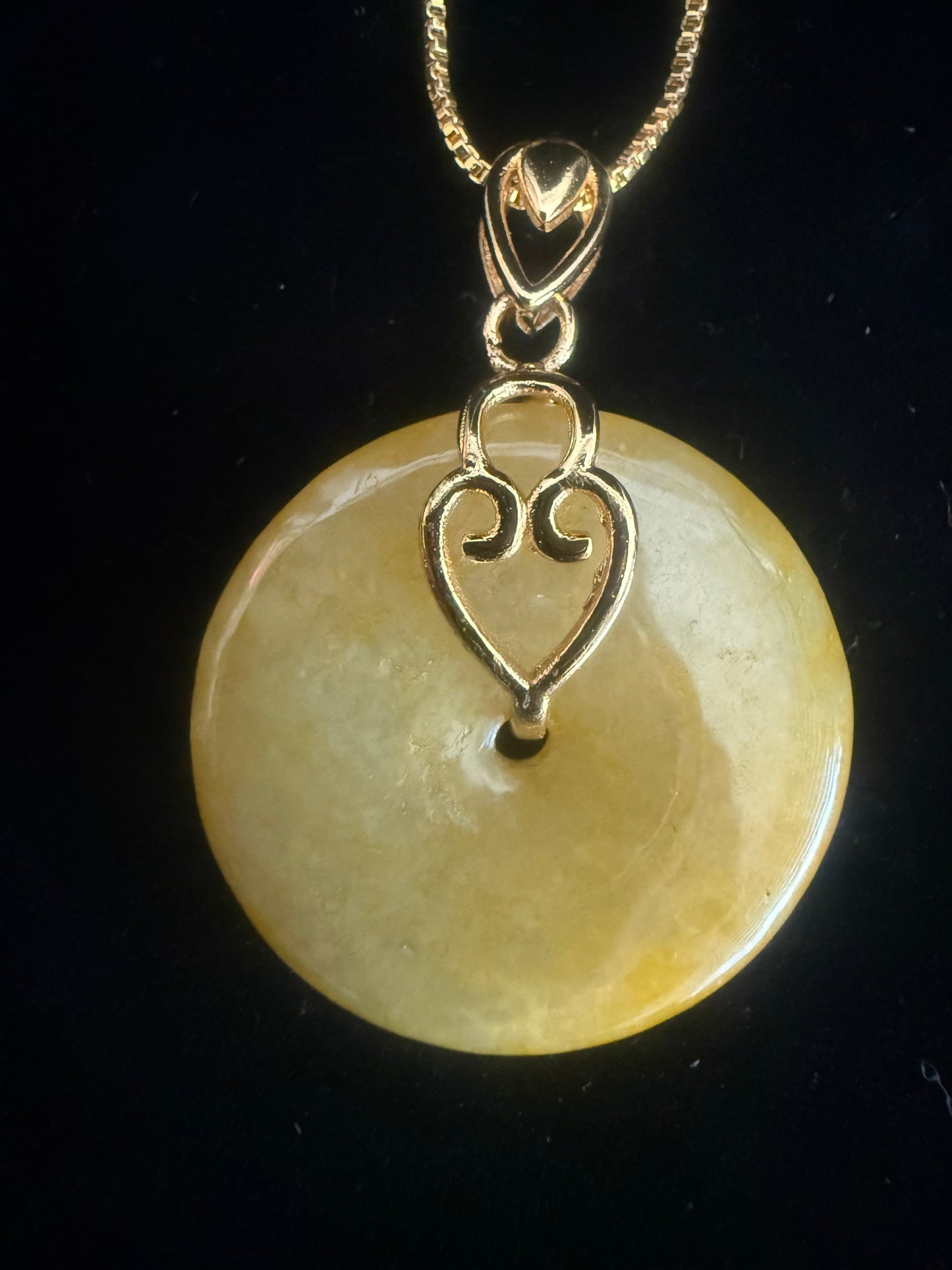 L32. Jade pendant with necklace -Safety button