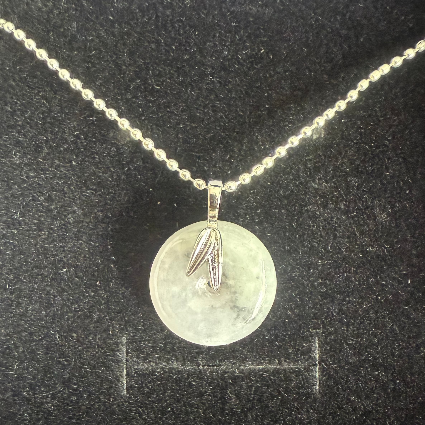 L39. Jade pendant with necklace - Safety button mini