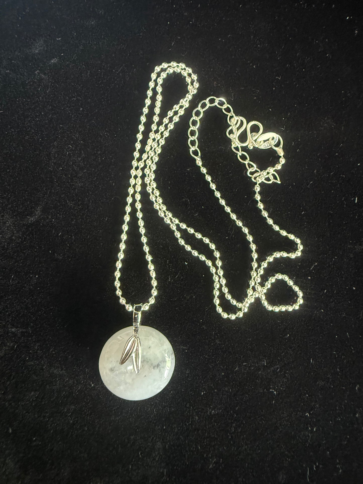 L39. Jade pendant with necklace - Safety button mini