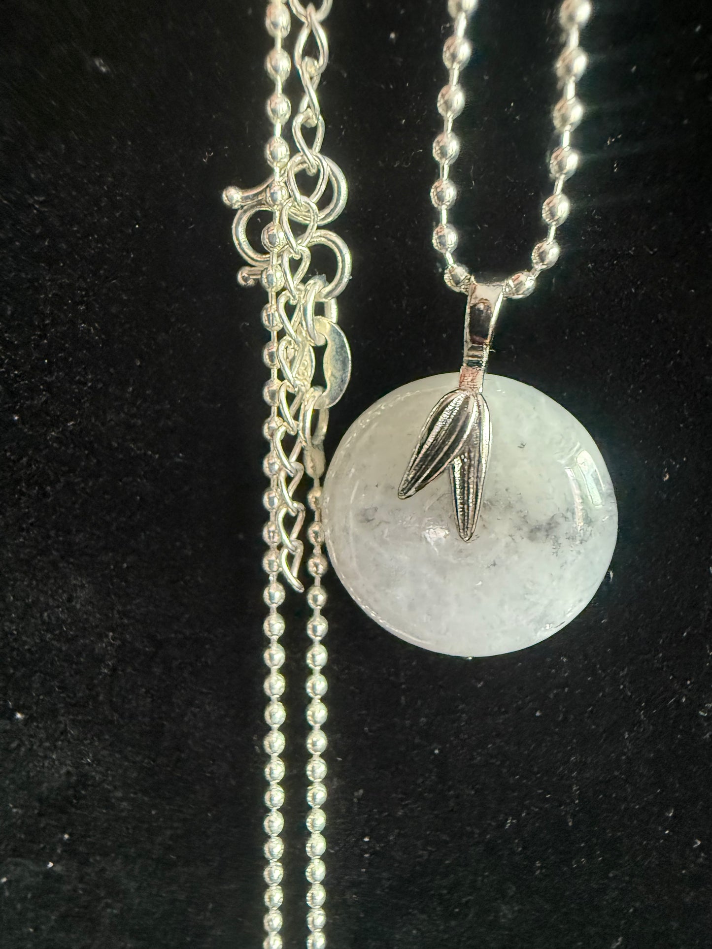 L39. Jade pendant with necklace - Safety button mini