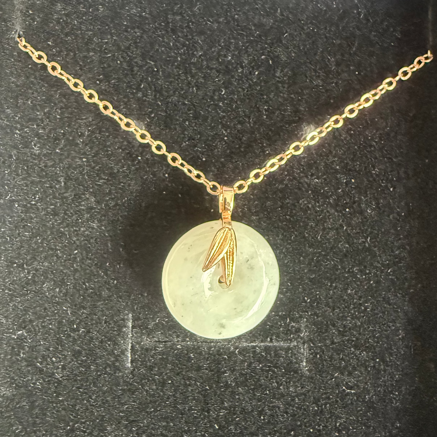 L38. Jade pendant with necklace - Safety button Mini