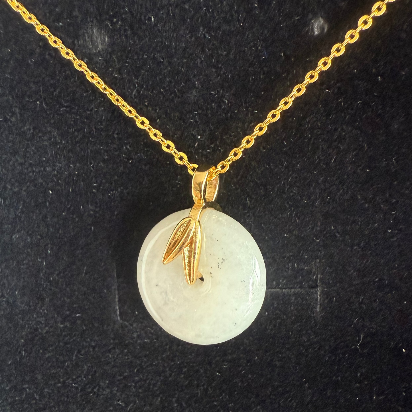 L37. Jade pendant with necklace - Safety button Mini