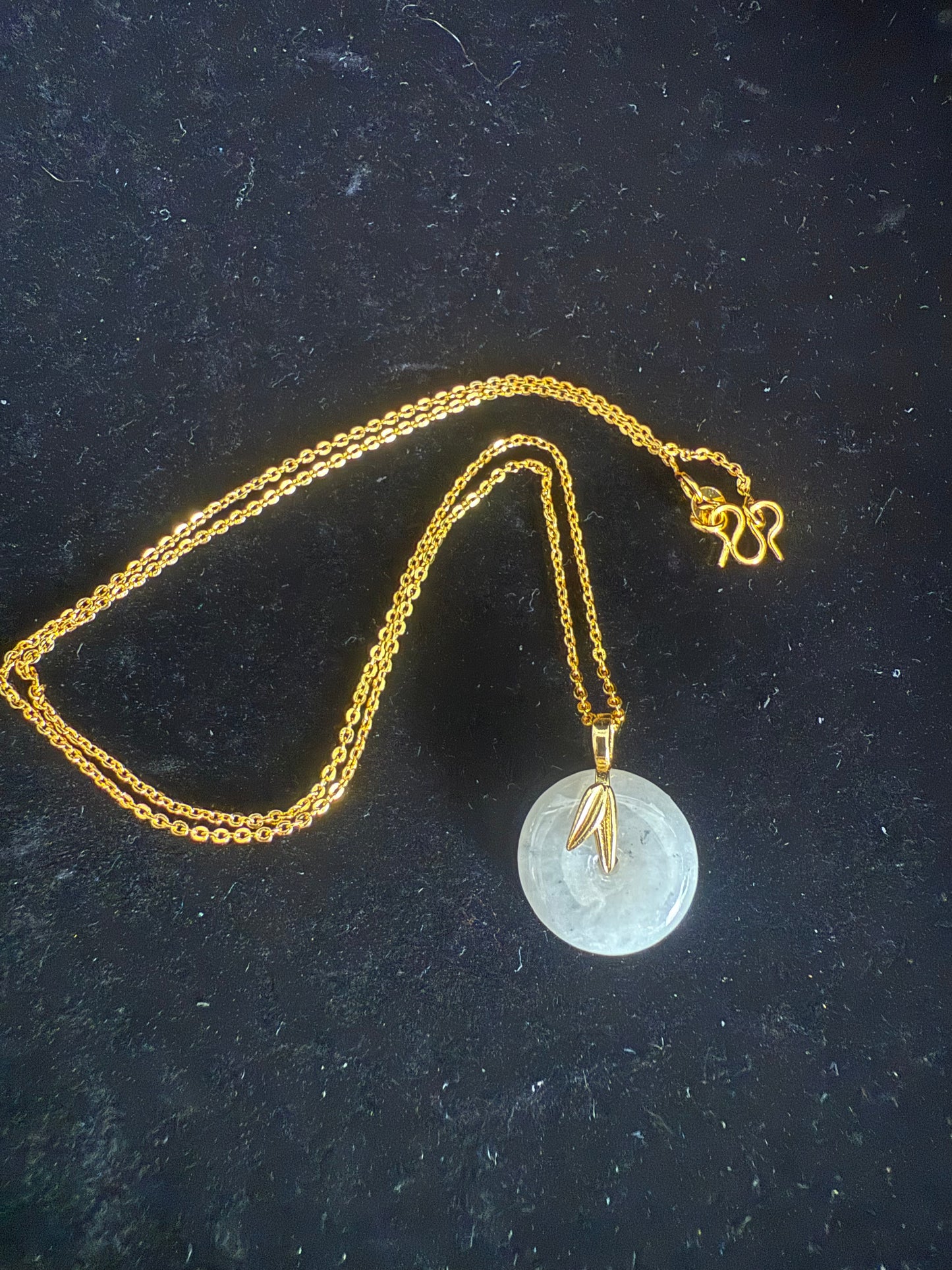 L37. Jade pendant with necklace - Safety button Mini