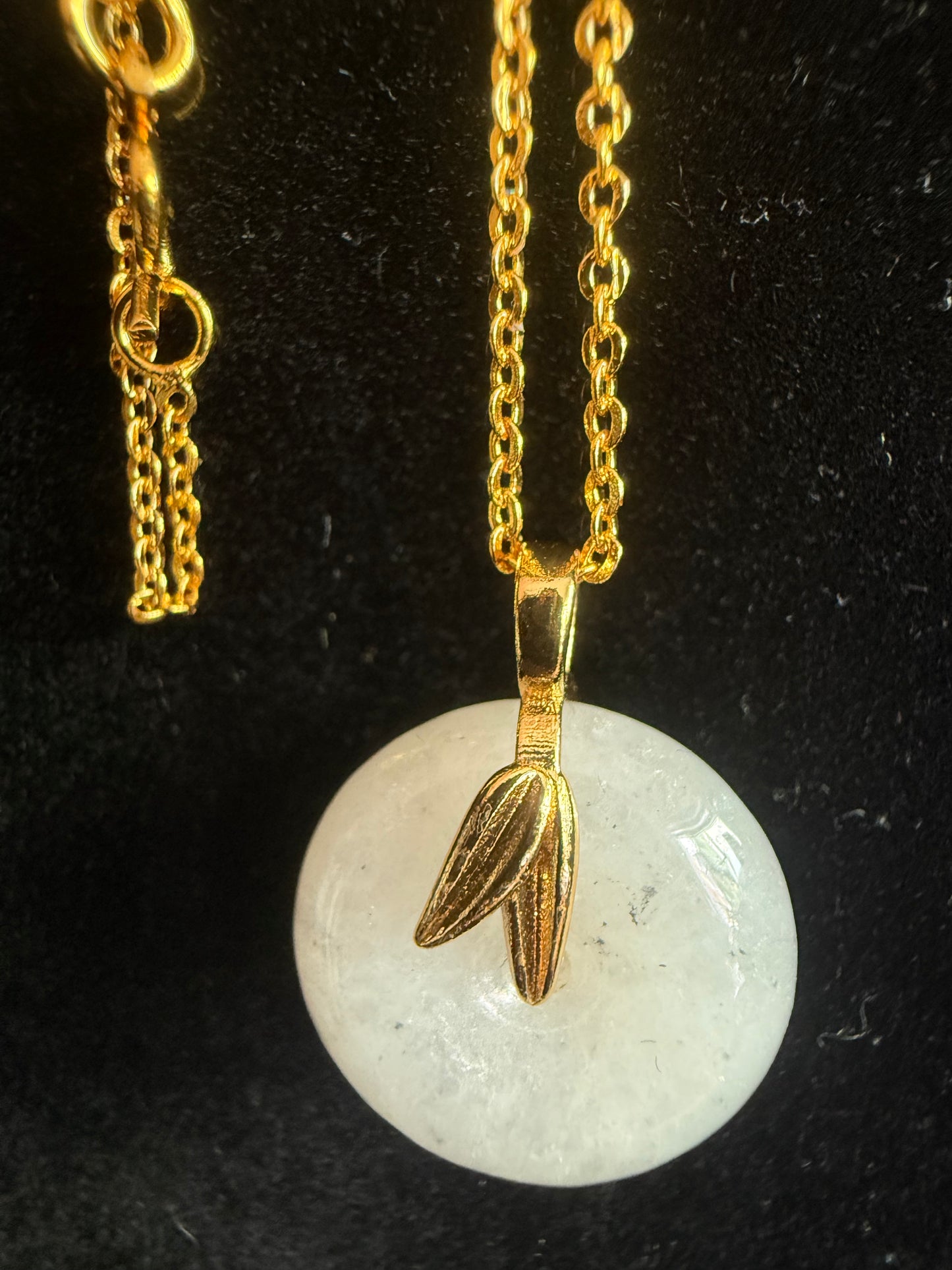 L37. Jade pendant with necklace - Safety button Mini