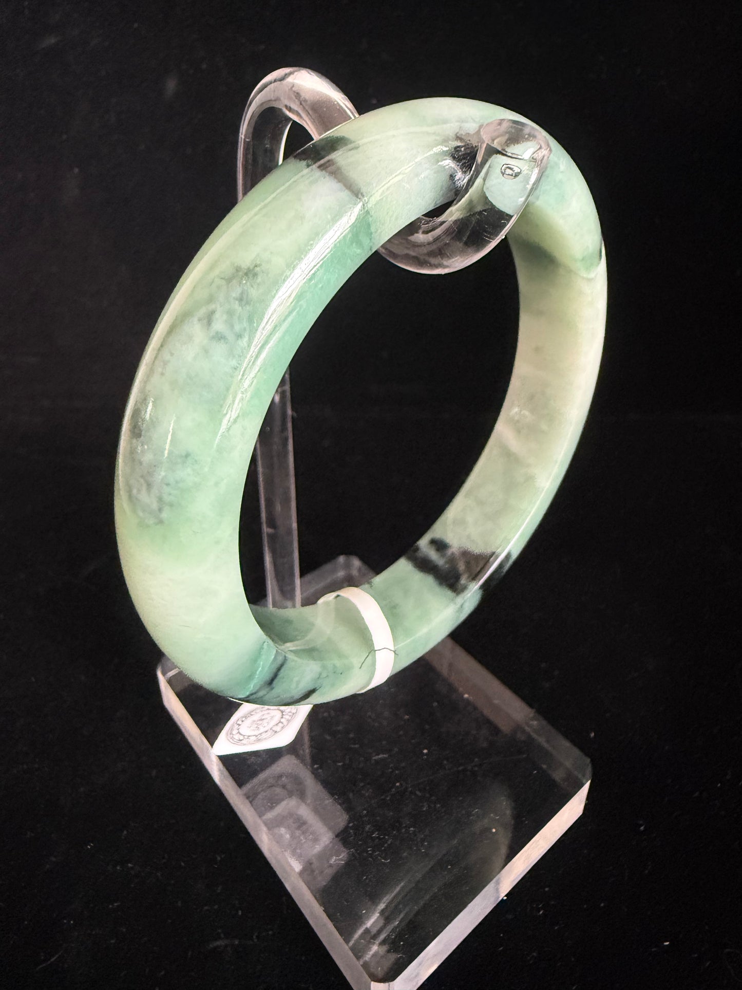 229. Patterns contrast jade bangle