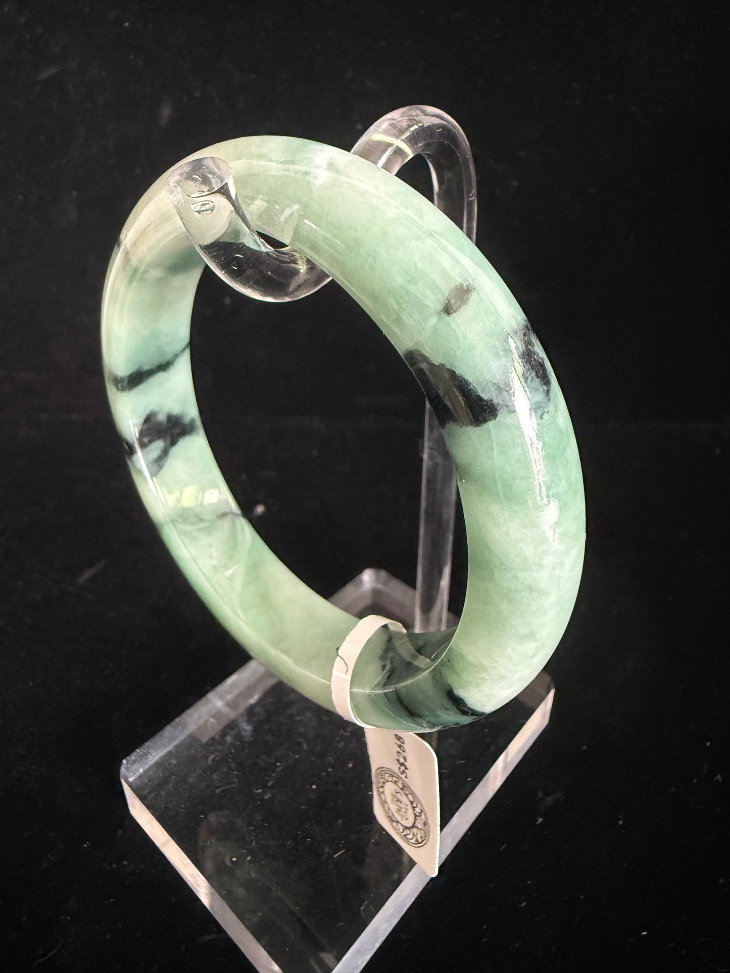 229. Patterns contrast jade bangle
