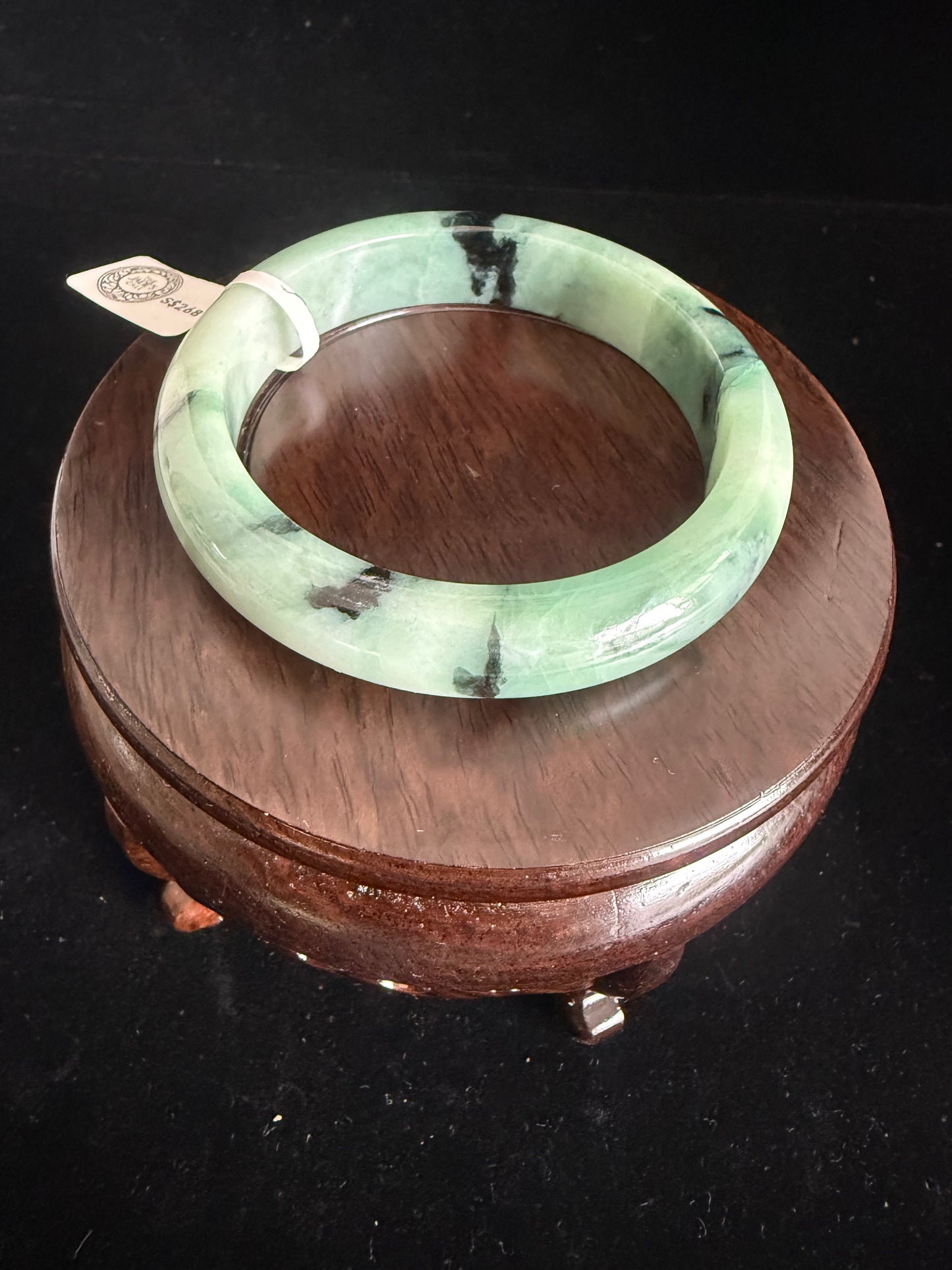 229. Patterns contrast jade bangle