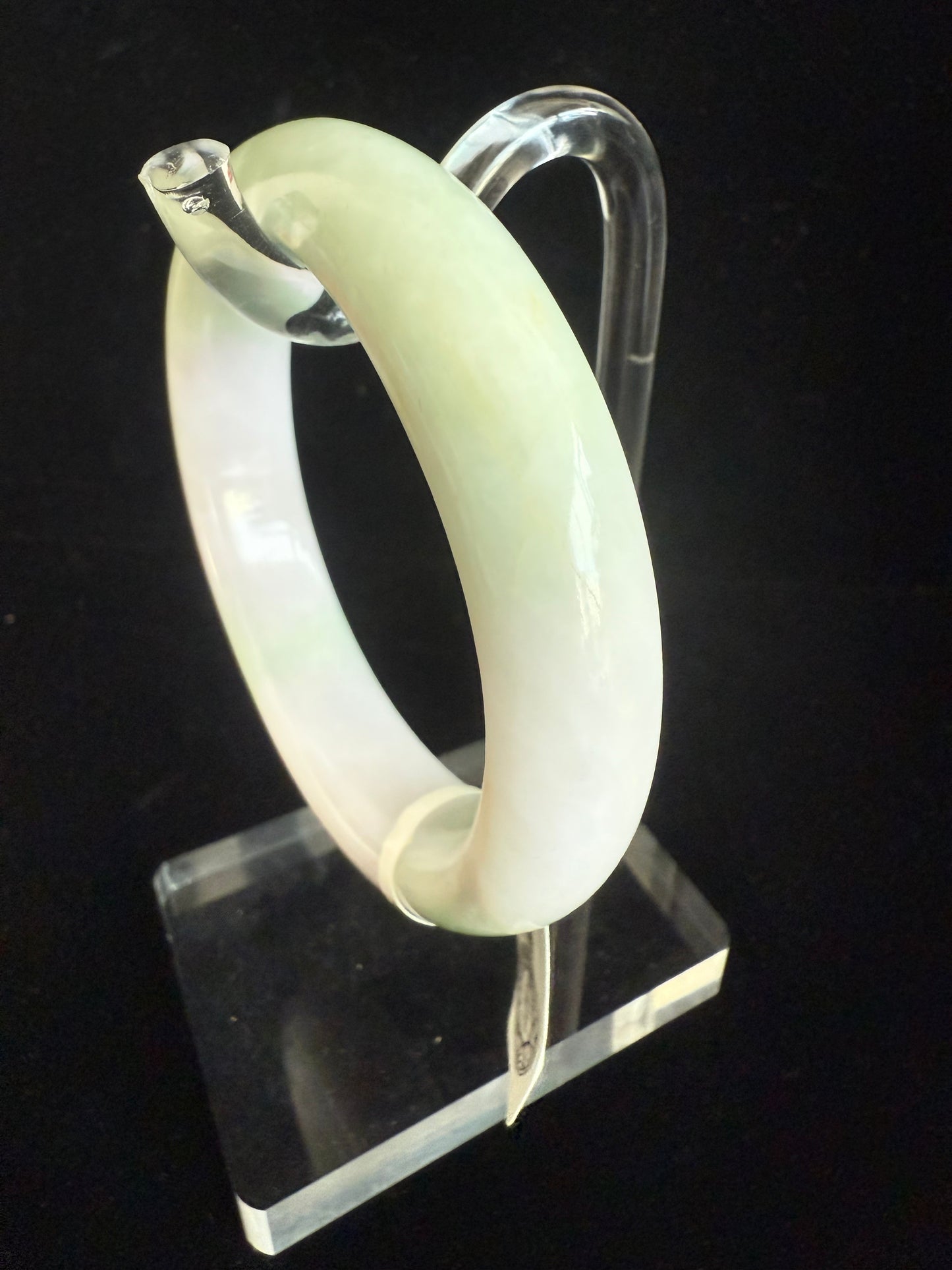 216. Clean looking light green Jade bangle